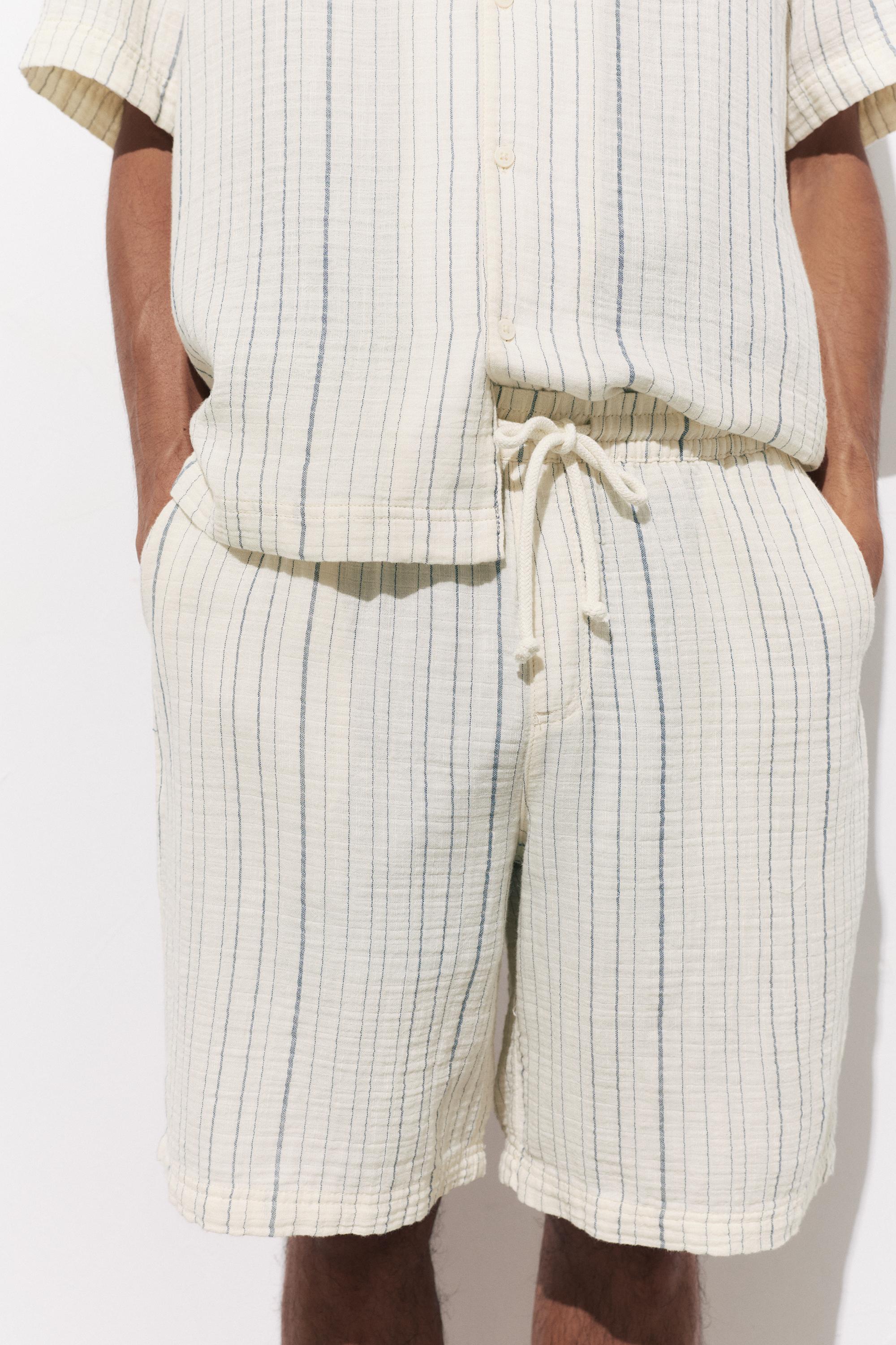 Striped jogger Bermuda shorts — White/Navy
