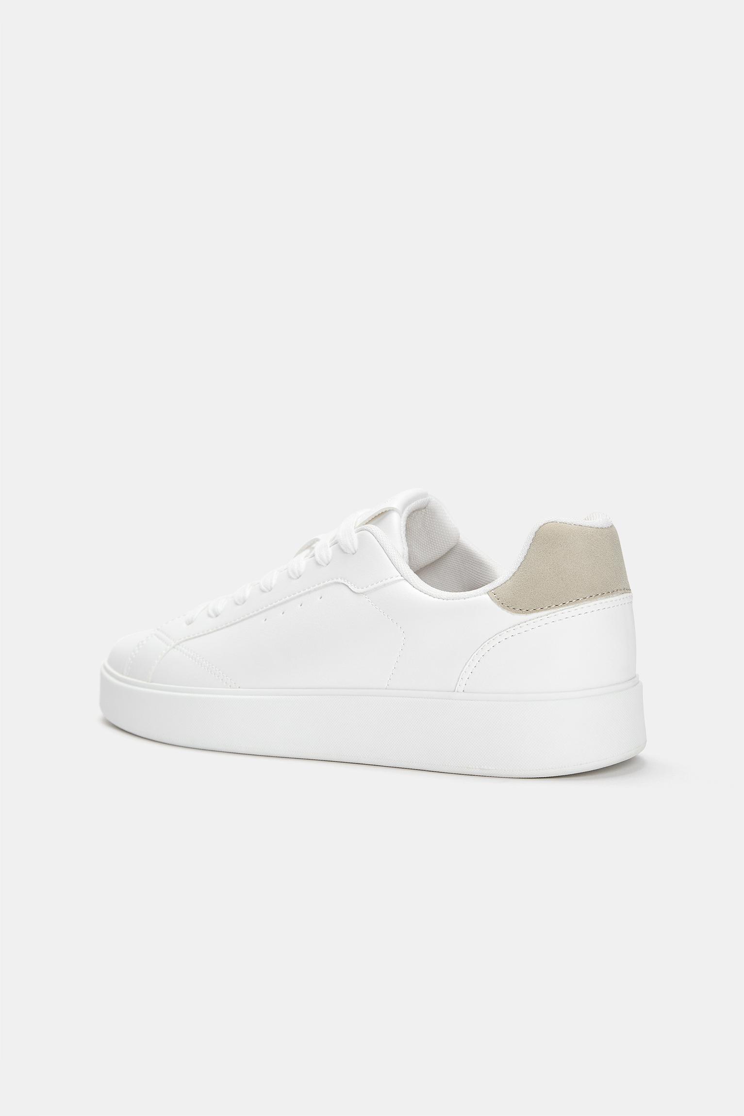 Casual trainers — White