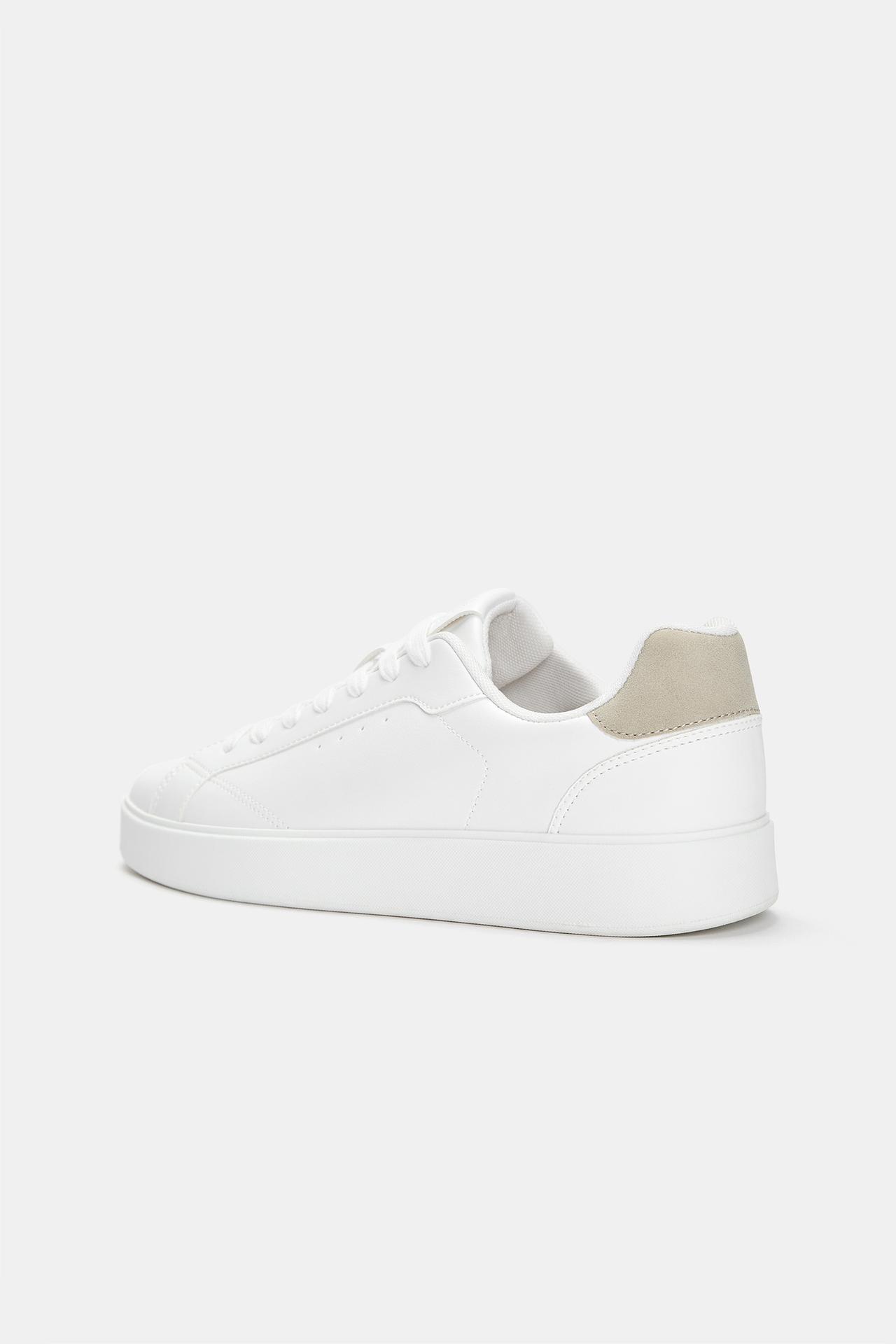 Casual trainers — White