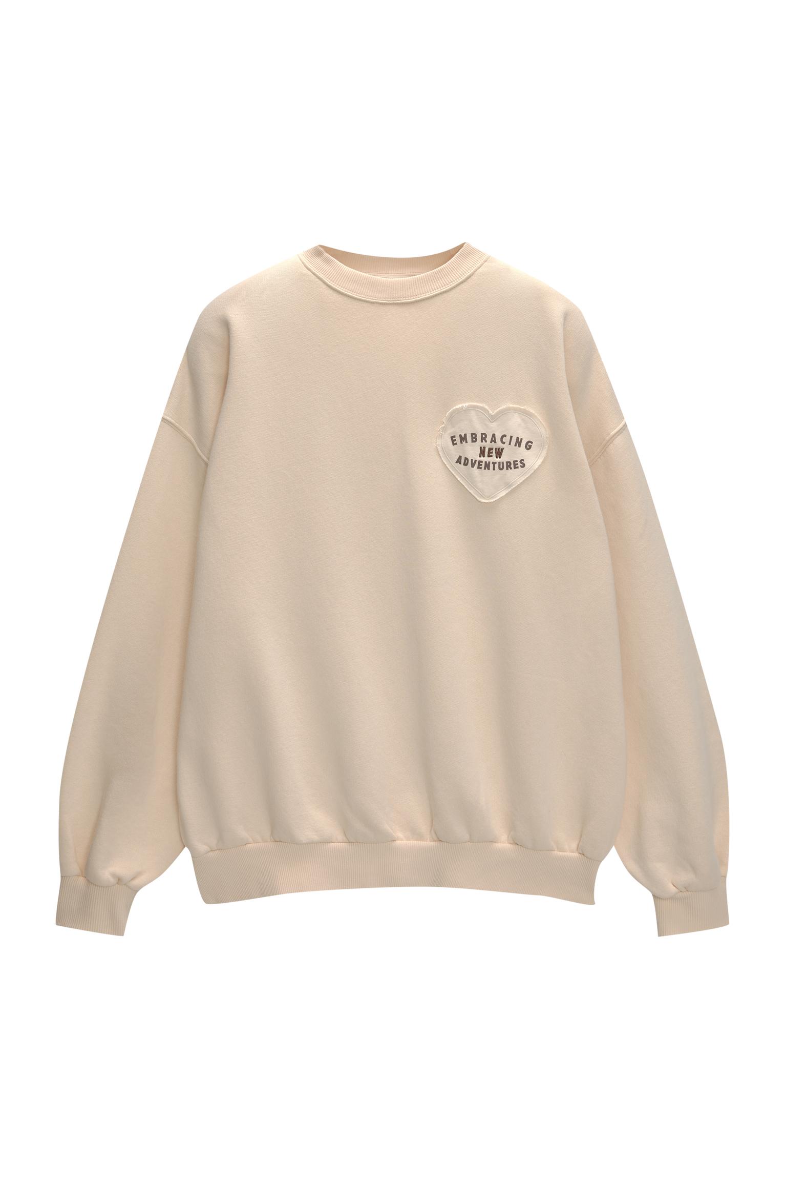 Kalp yamalı sweatshirt_1