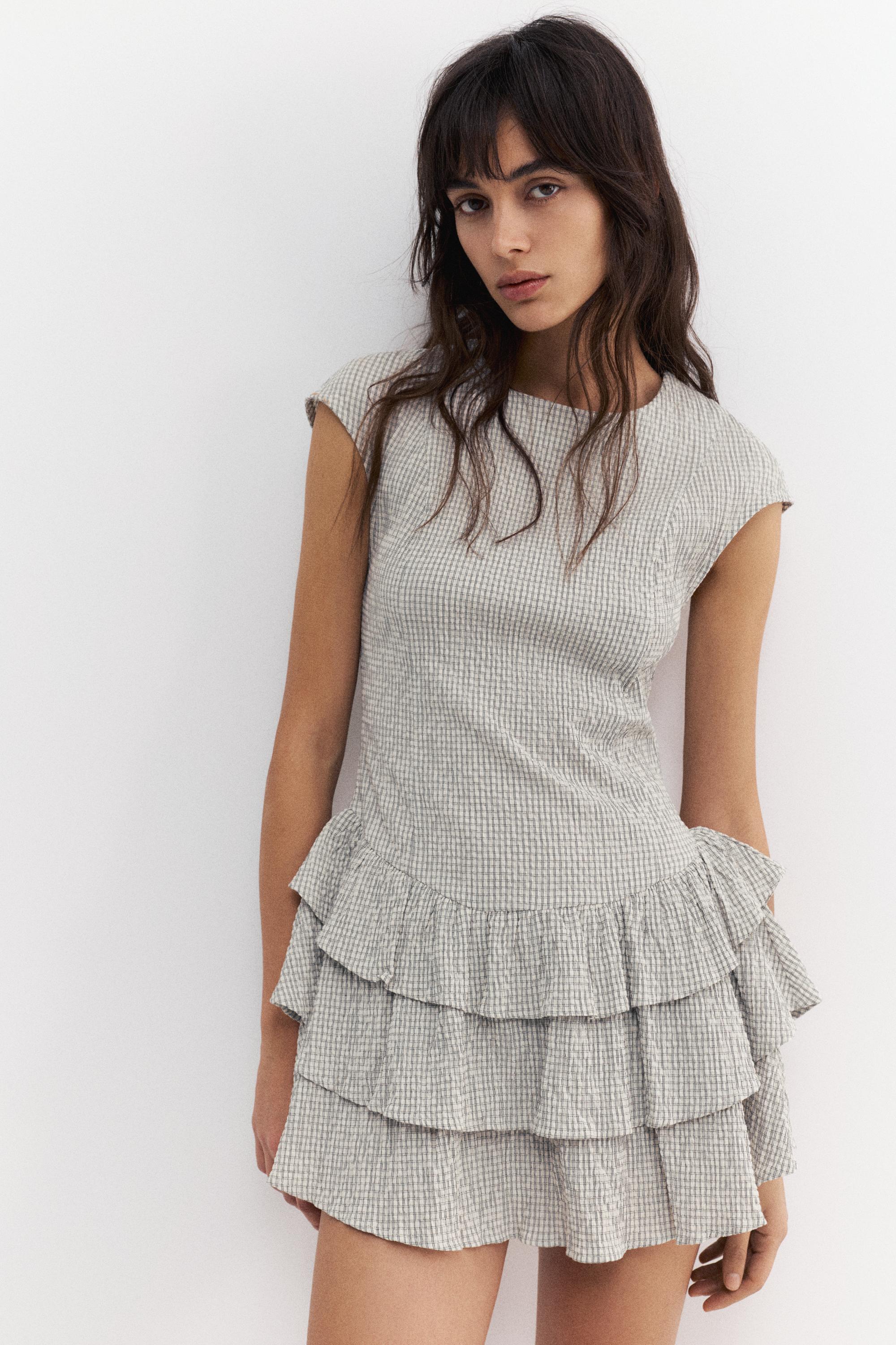 Volanlı etekli kısa kareli elbise - Görsel 2