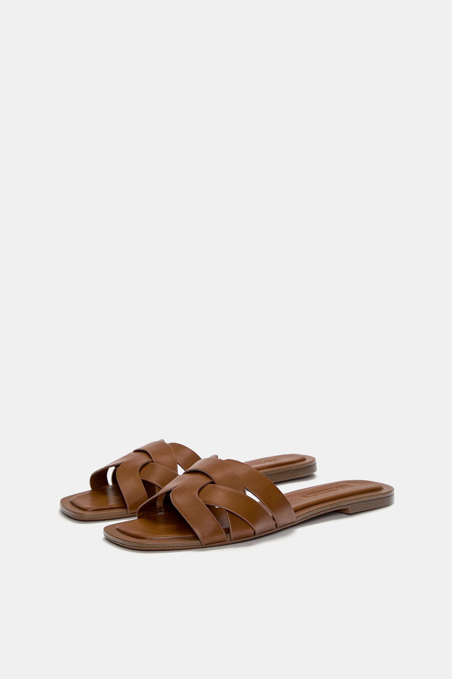 Flat strap sandals — Brown