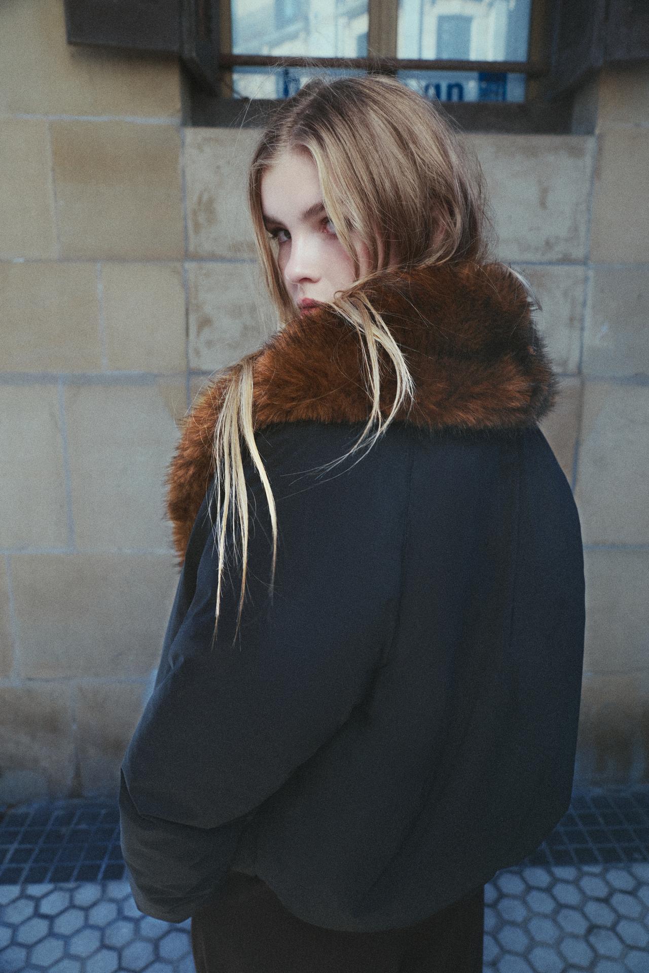 Quilted jacket with faux fur collar — Black