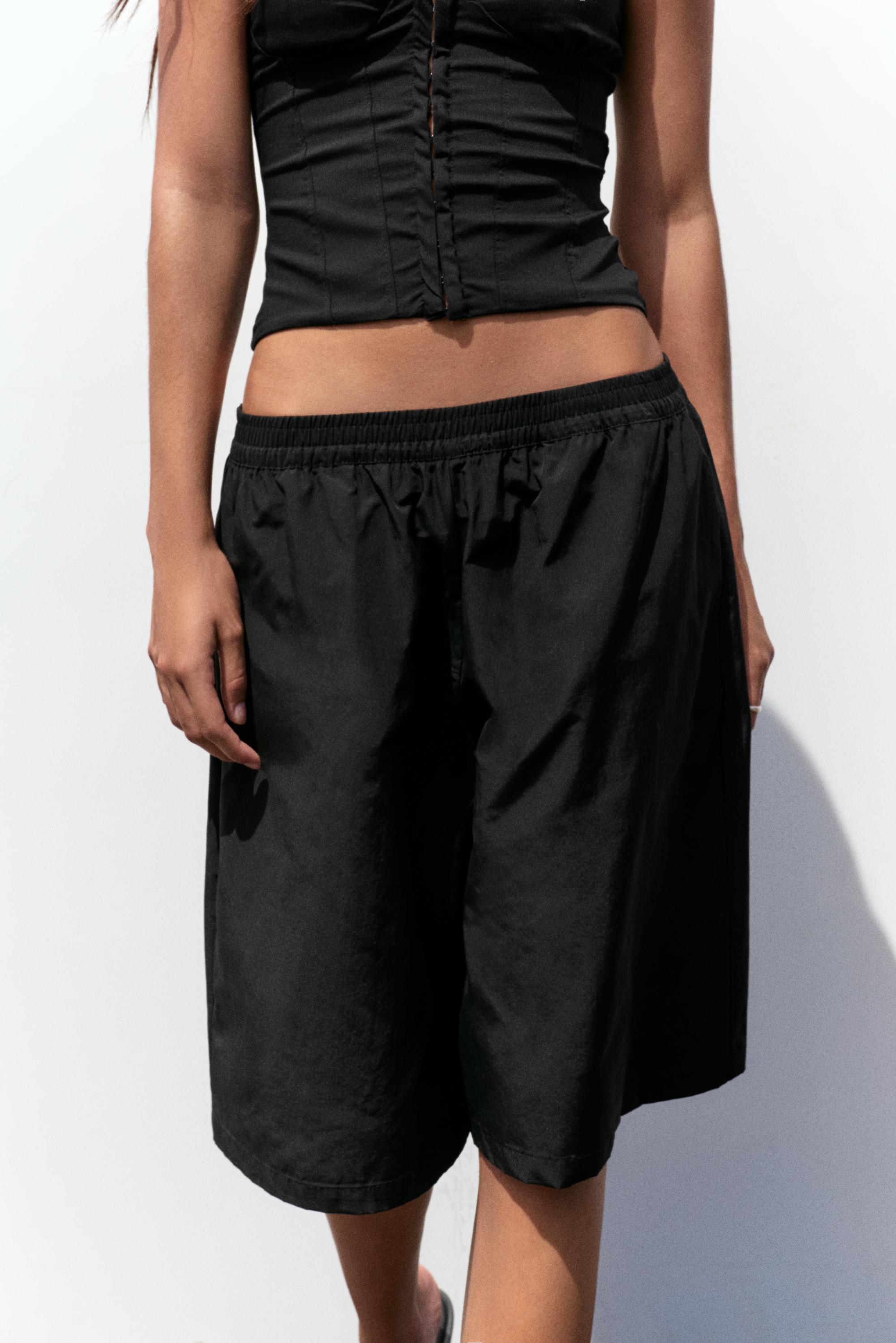 Black Bermuda shorts with elasticated waistband — Black