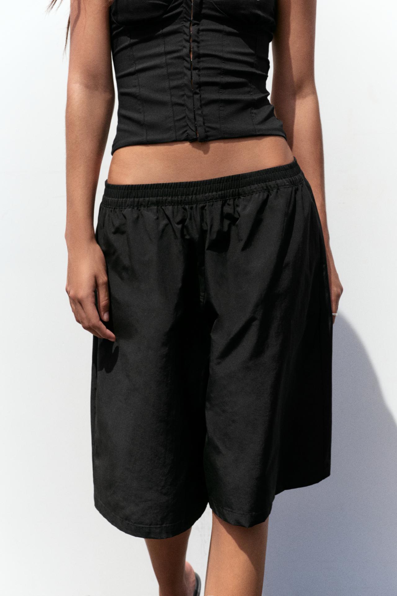Black Bermuda shorts with elasticated waistband — Black