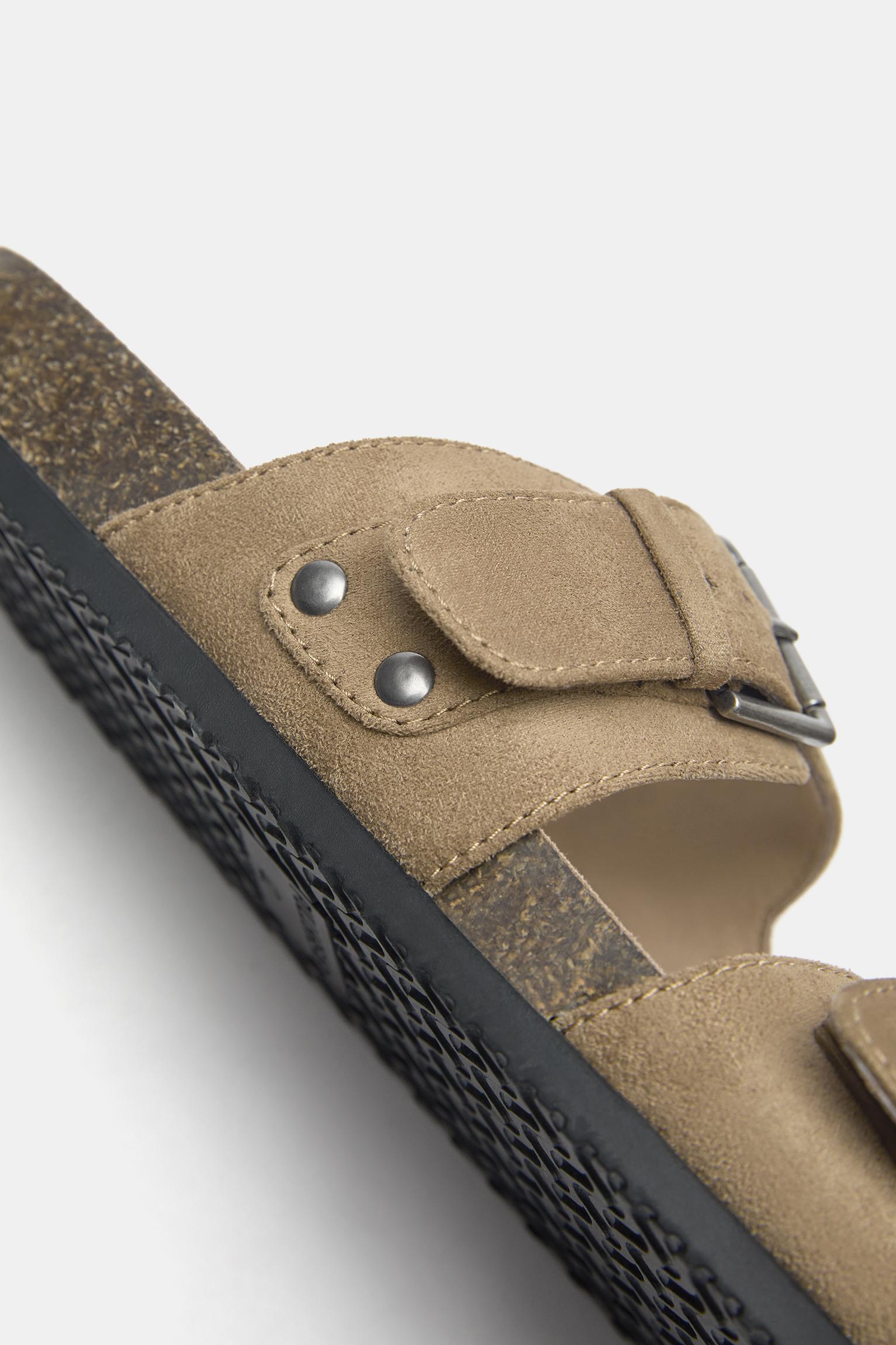 Buckled sandals — Ecru