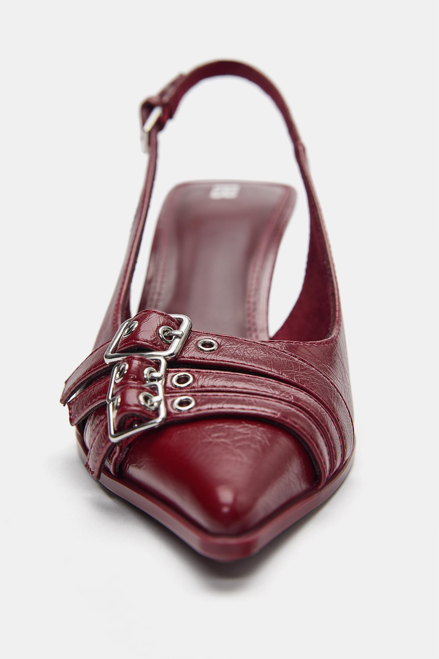 Buckled high-heel shoes — Red