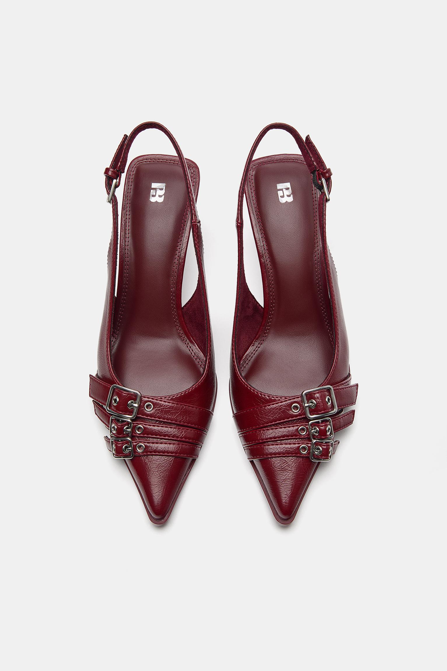 Buckled high-heel shoes — Red