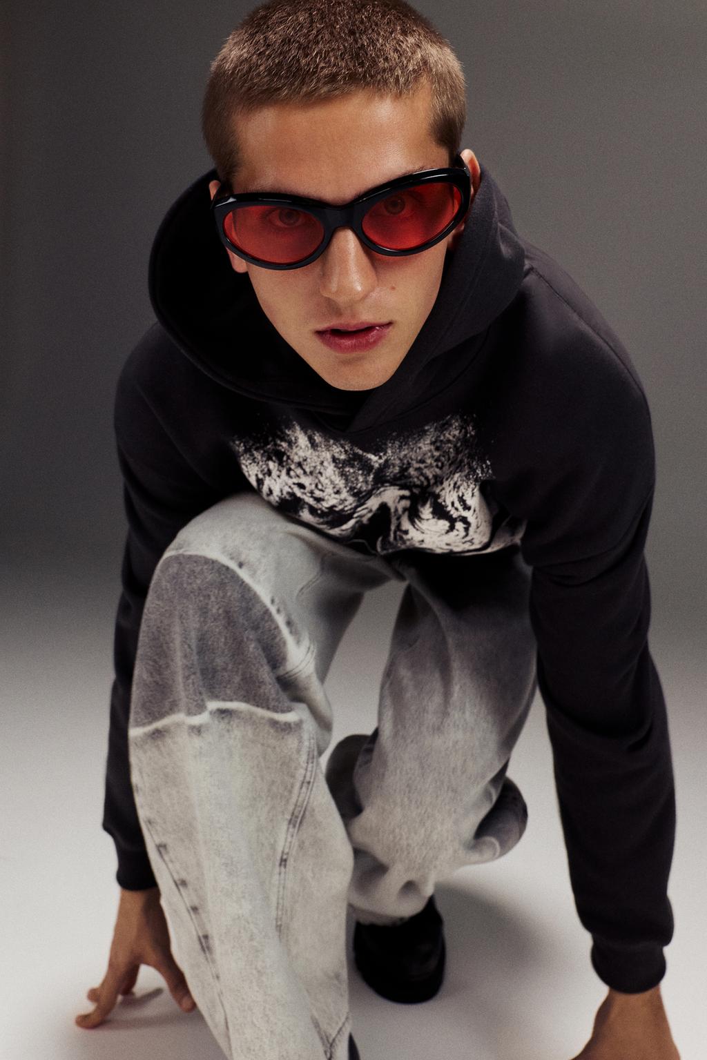 Sudadera capucha negra Stranger Things PULL&BEAR