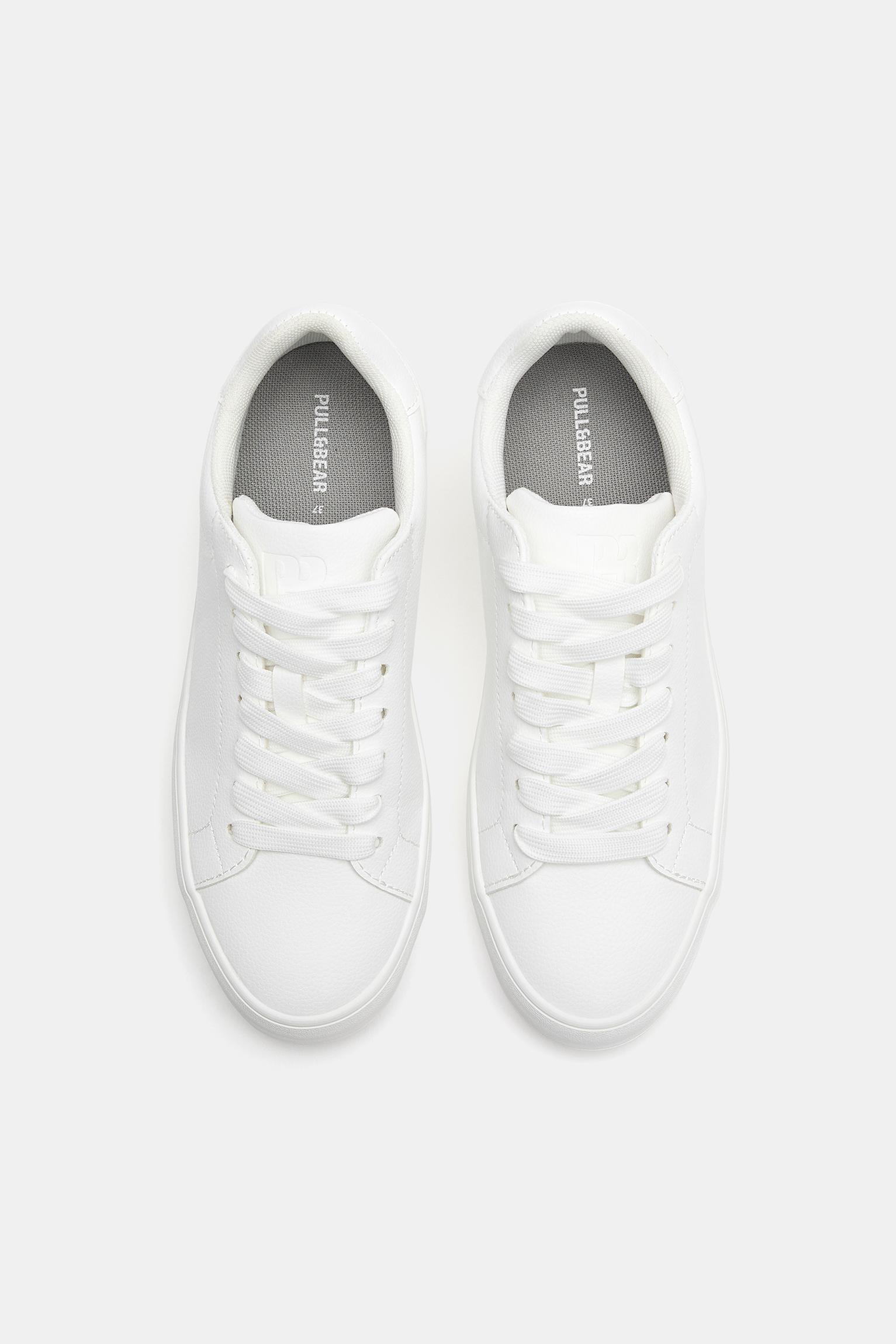 Casual trainers — White