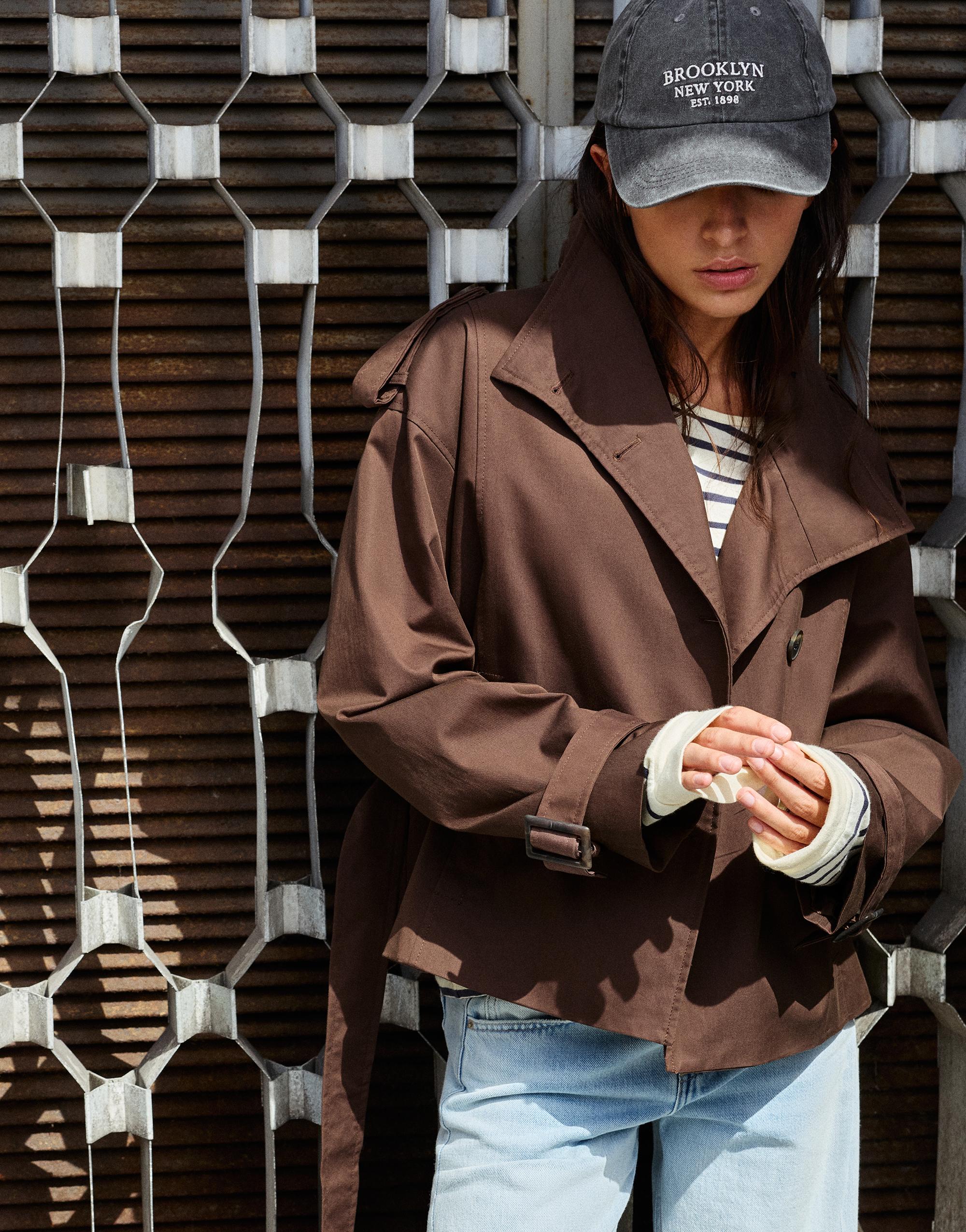 Short belted trench coat — Brown