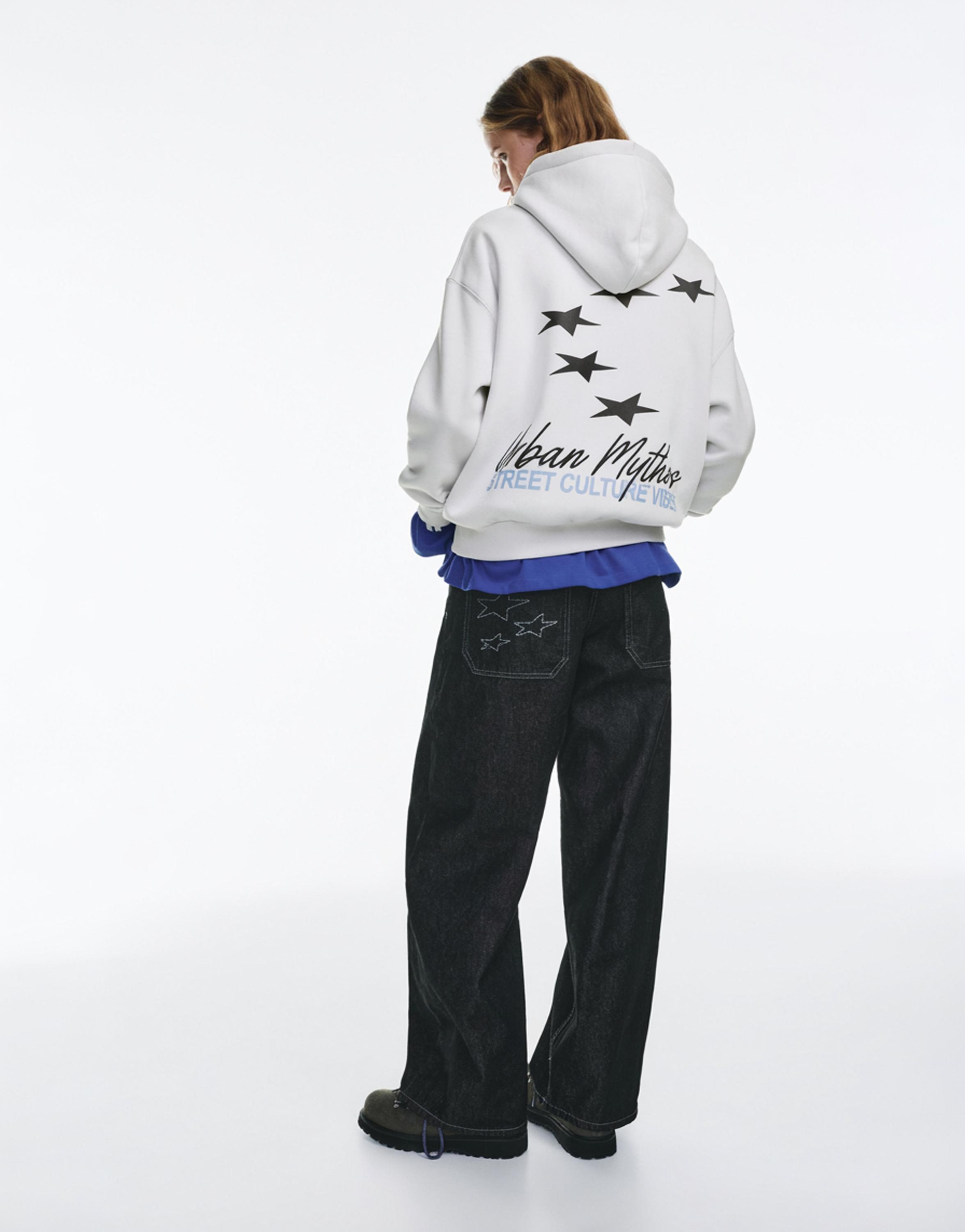 Yazılı yıldız desenli kapüşonlu sweatshirt - Görsel 10