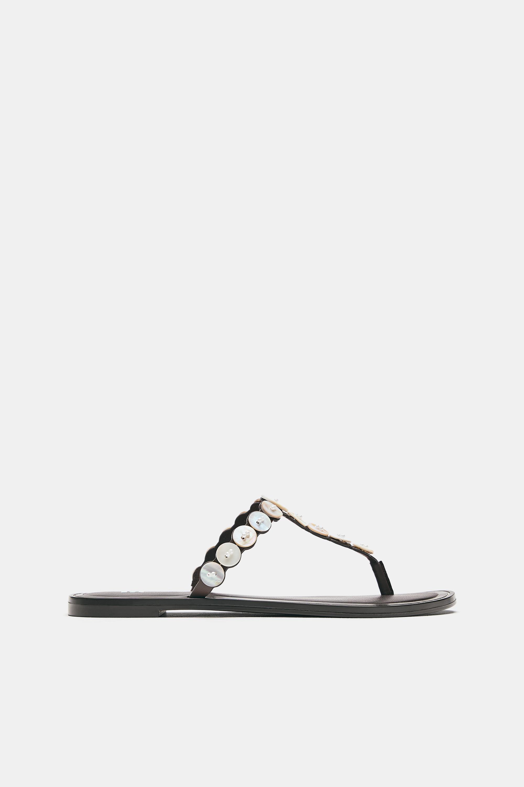 Flat button sandals — Brown