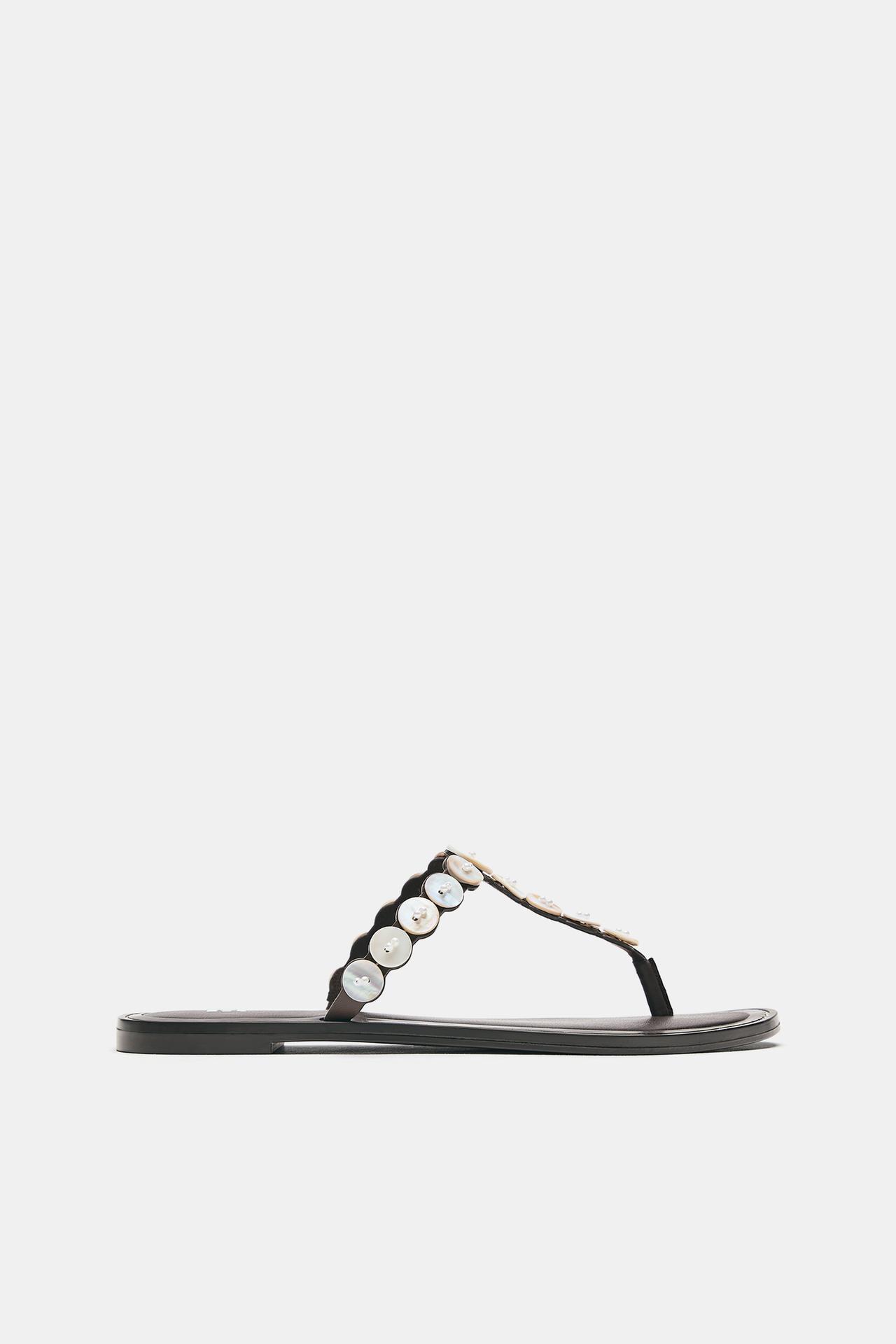 Flat button sandals — Brown