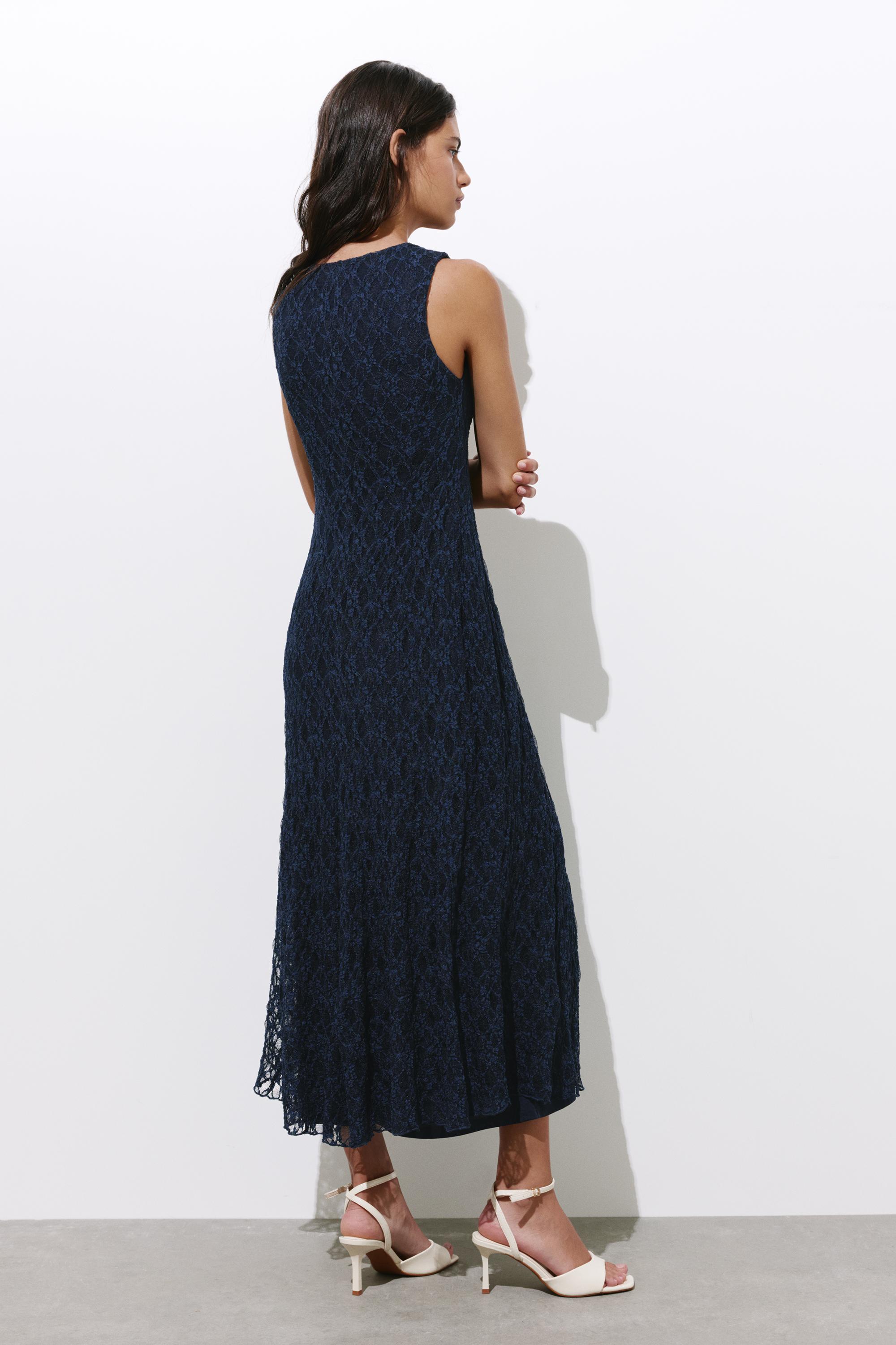 Fitted lace midi dress — Navy