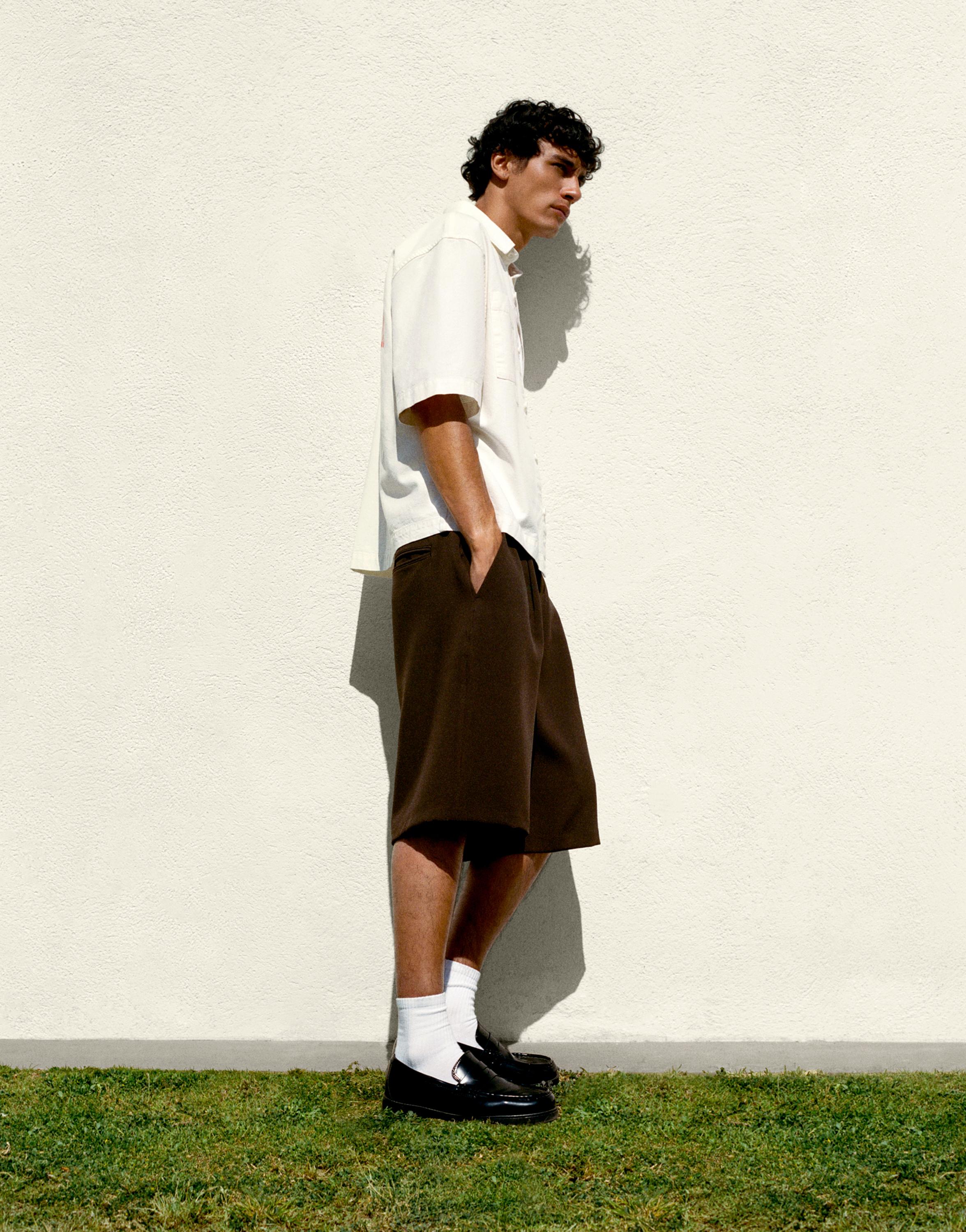 Smart Bermuda shorts with pleats — Chocolate