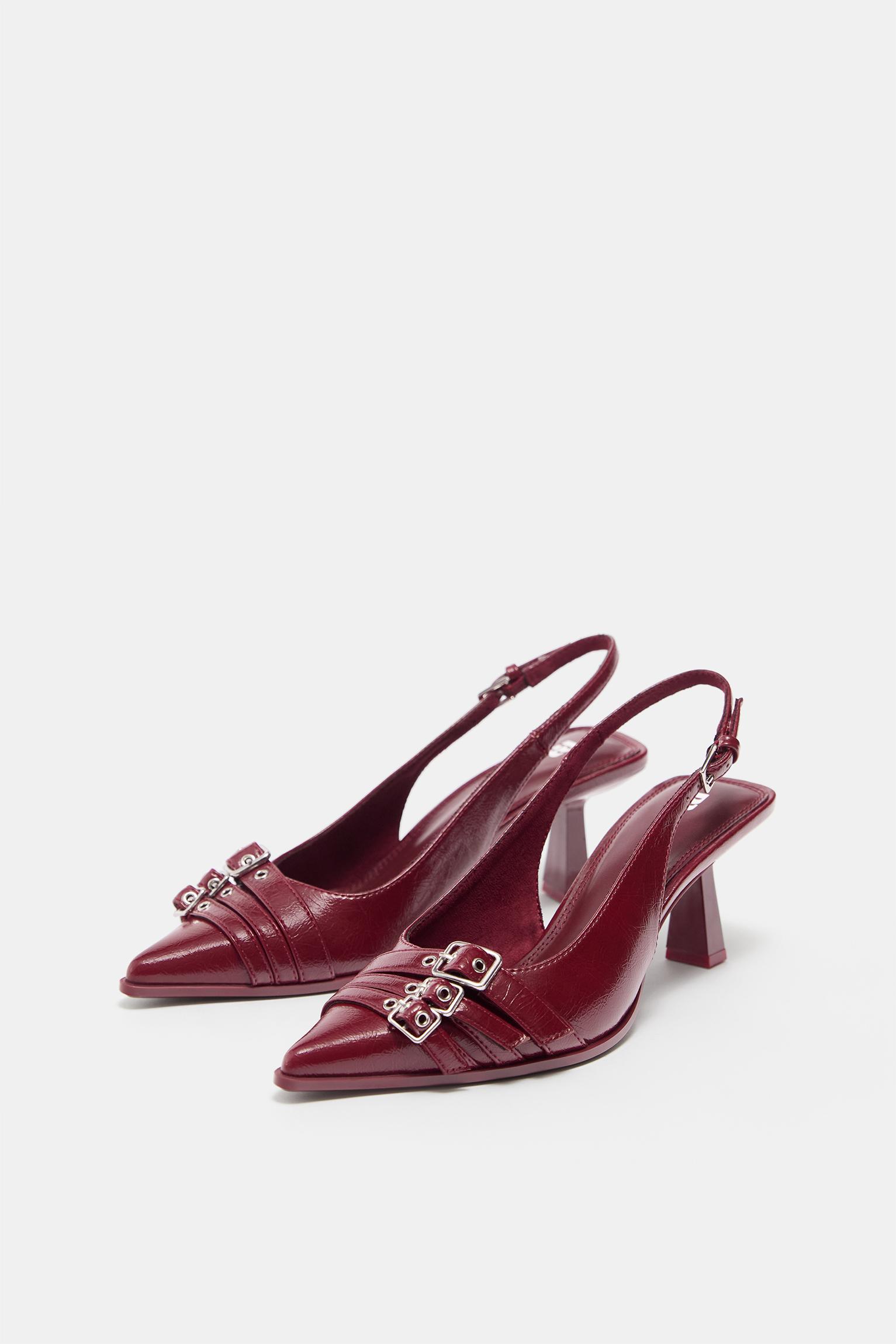 Buckled high-heel shoes — Red