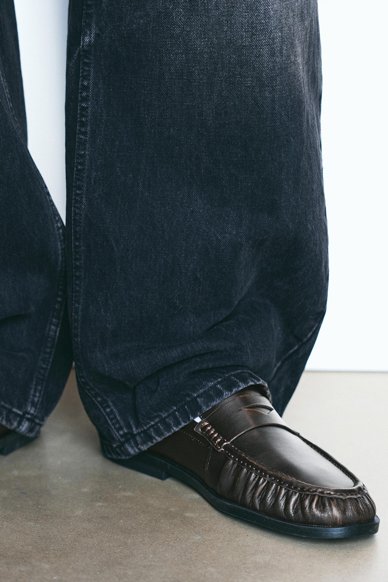 Distressed gathered moccasins — Brown