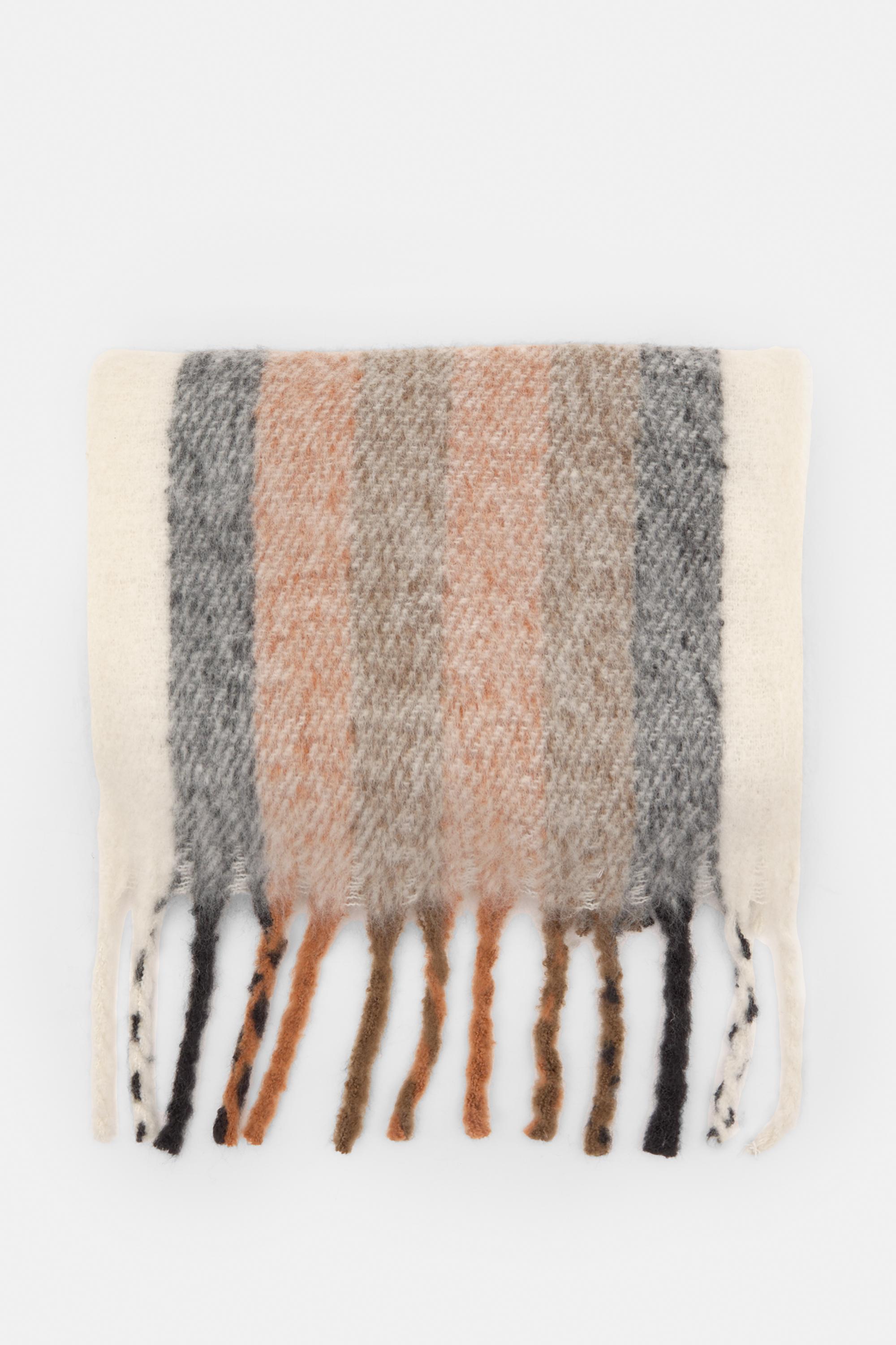 Yumuşak saçaklı çizgili fular - Görsel 3