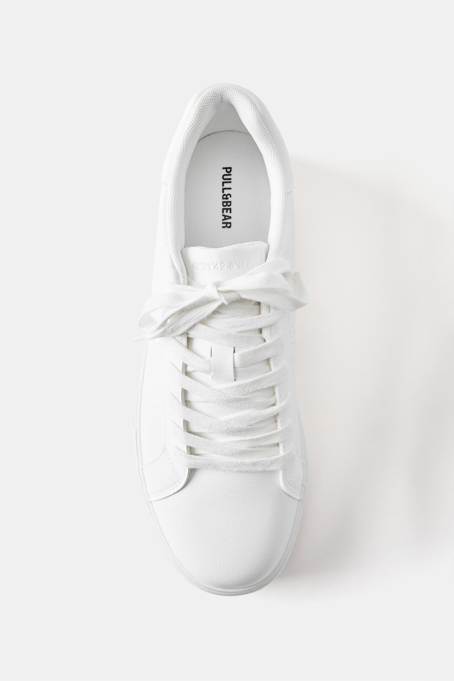 Casual trainers — White