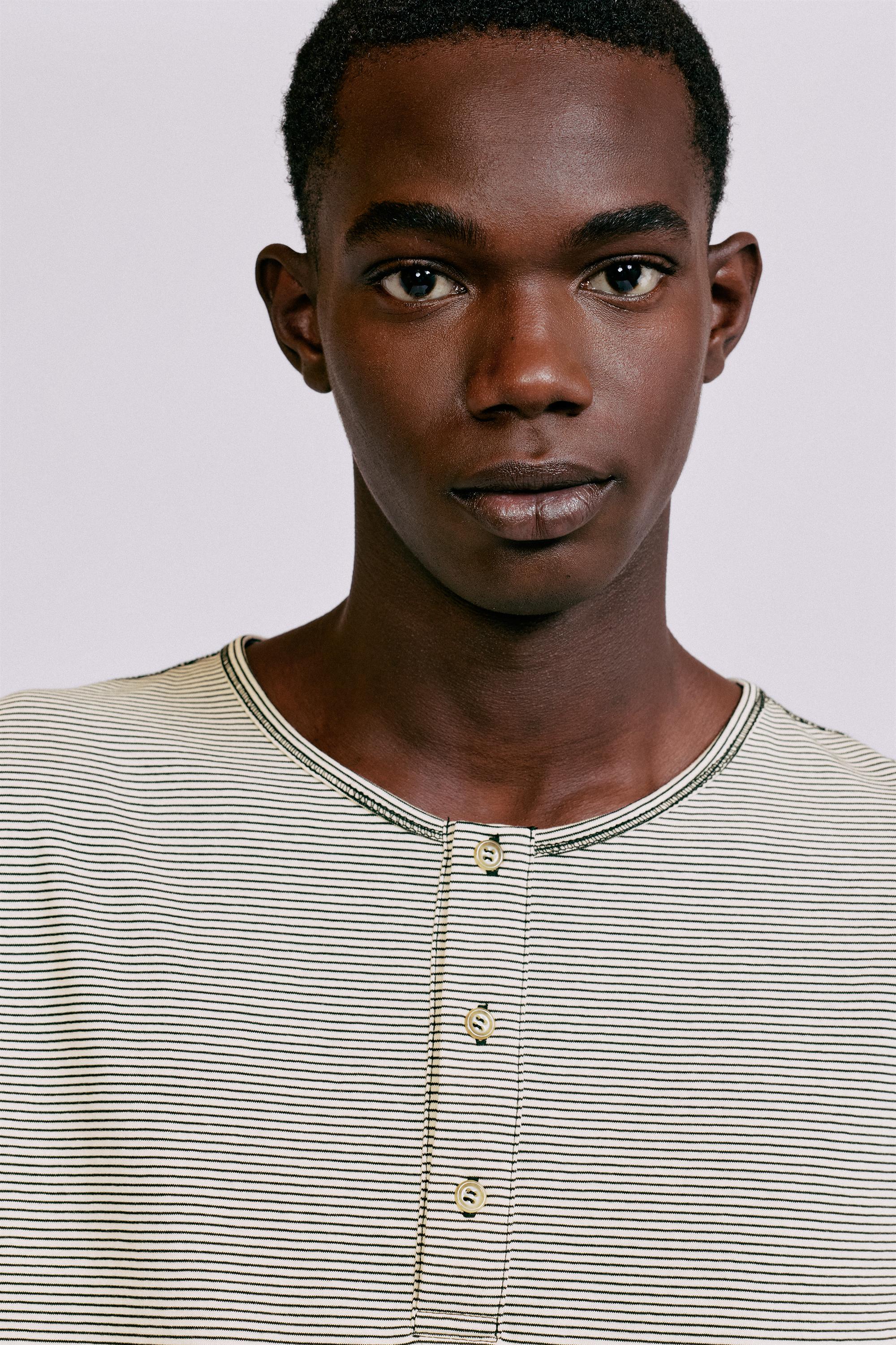 Striped henley neck T-shirt — Striped