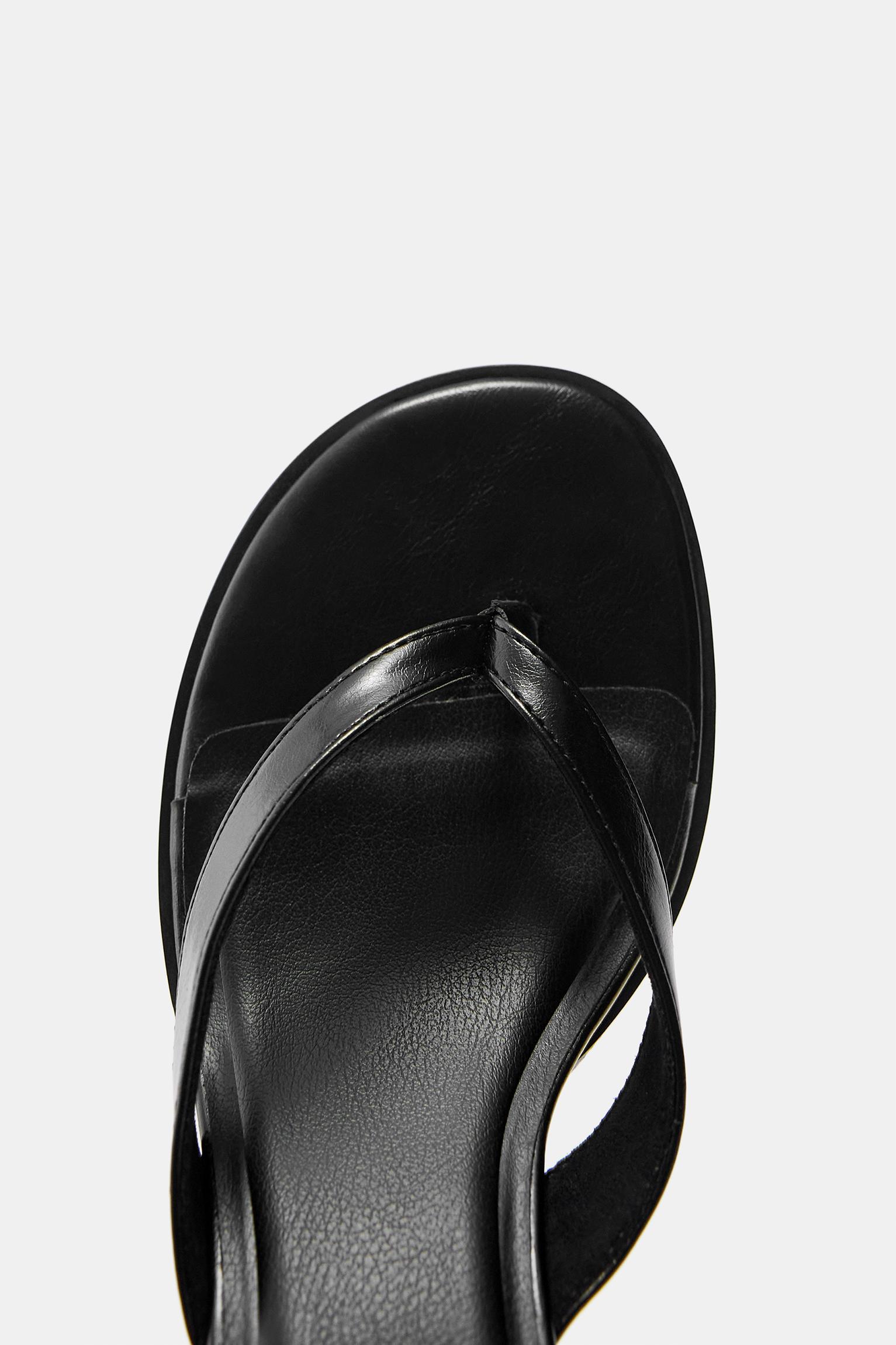 High-heel sandals — Black