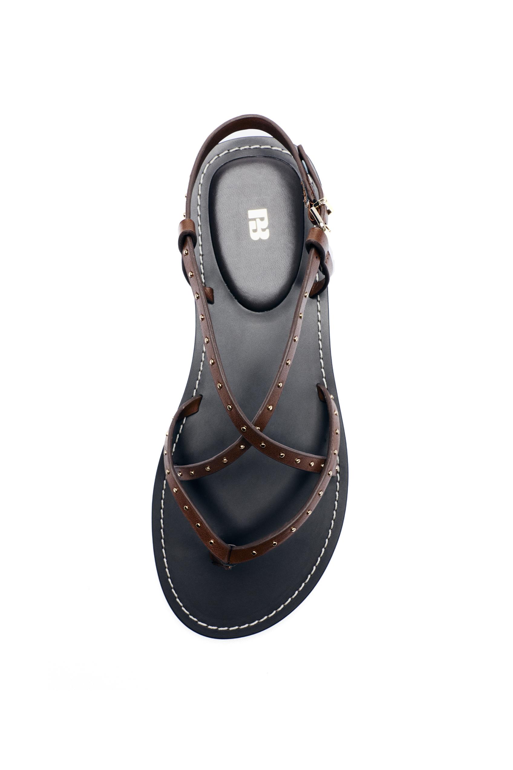 Flat studded sandals — Brown