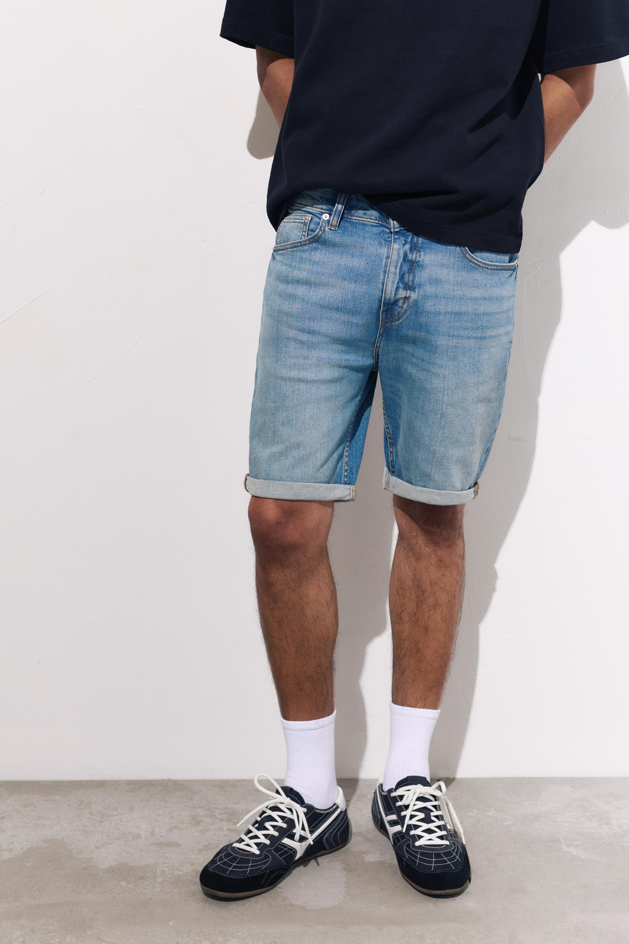 Basic slim-fit denim Bermuda shorts — Medium blue