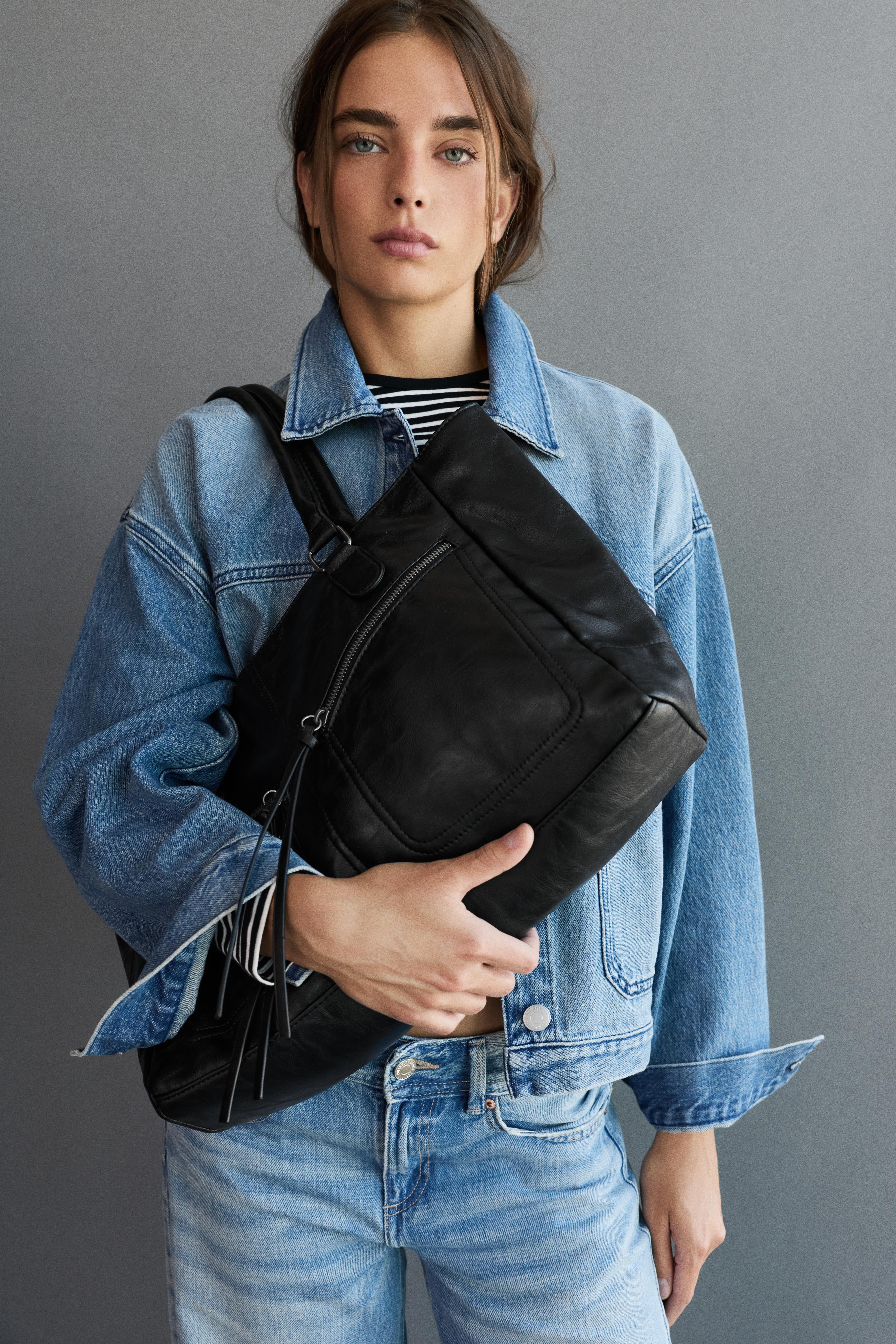 Zip detail tote bag — Black