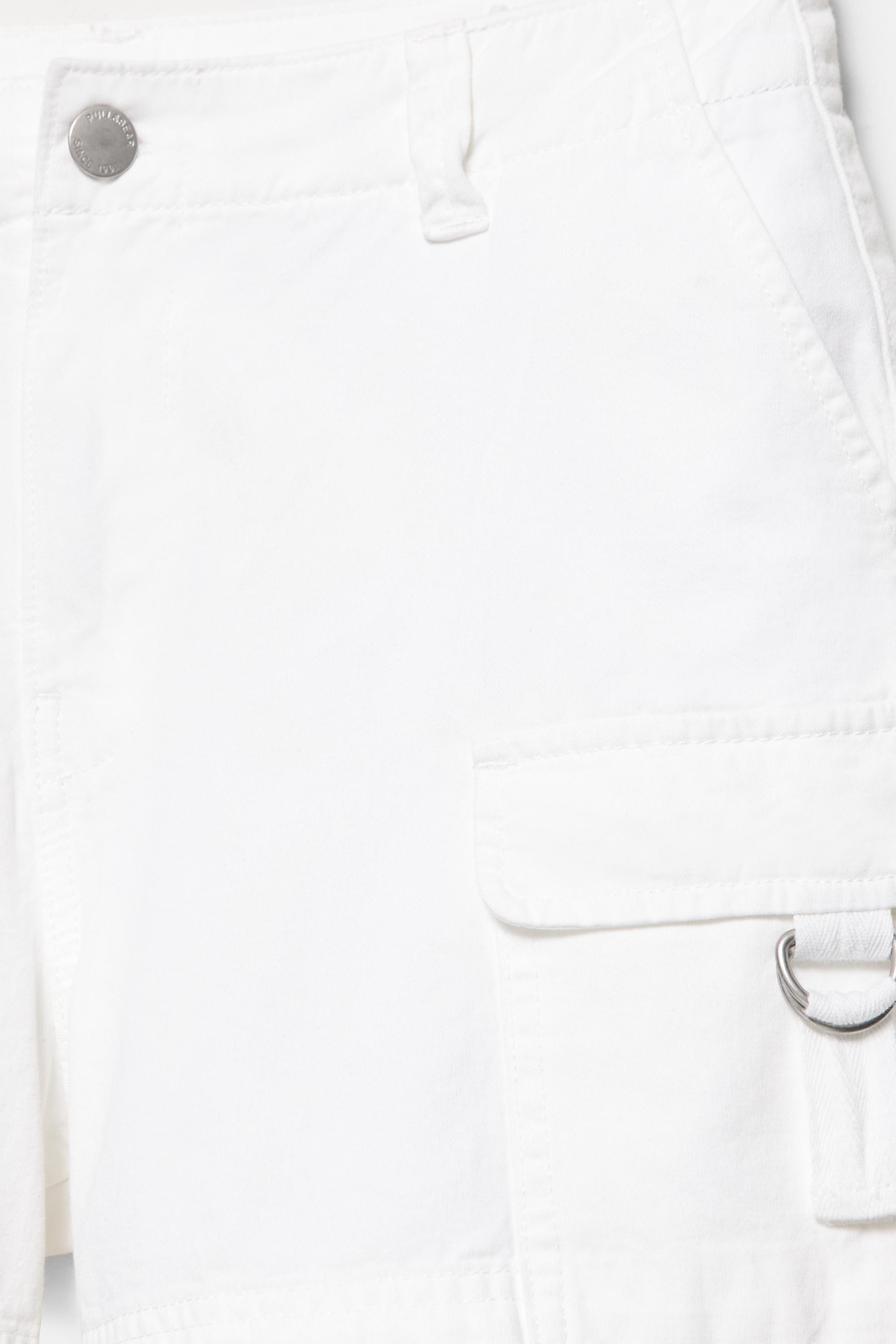 Relaxed fit cargo Bermuda shorts — White