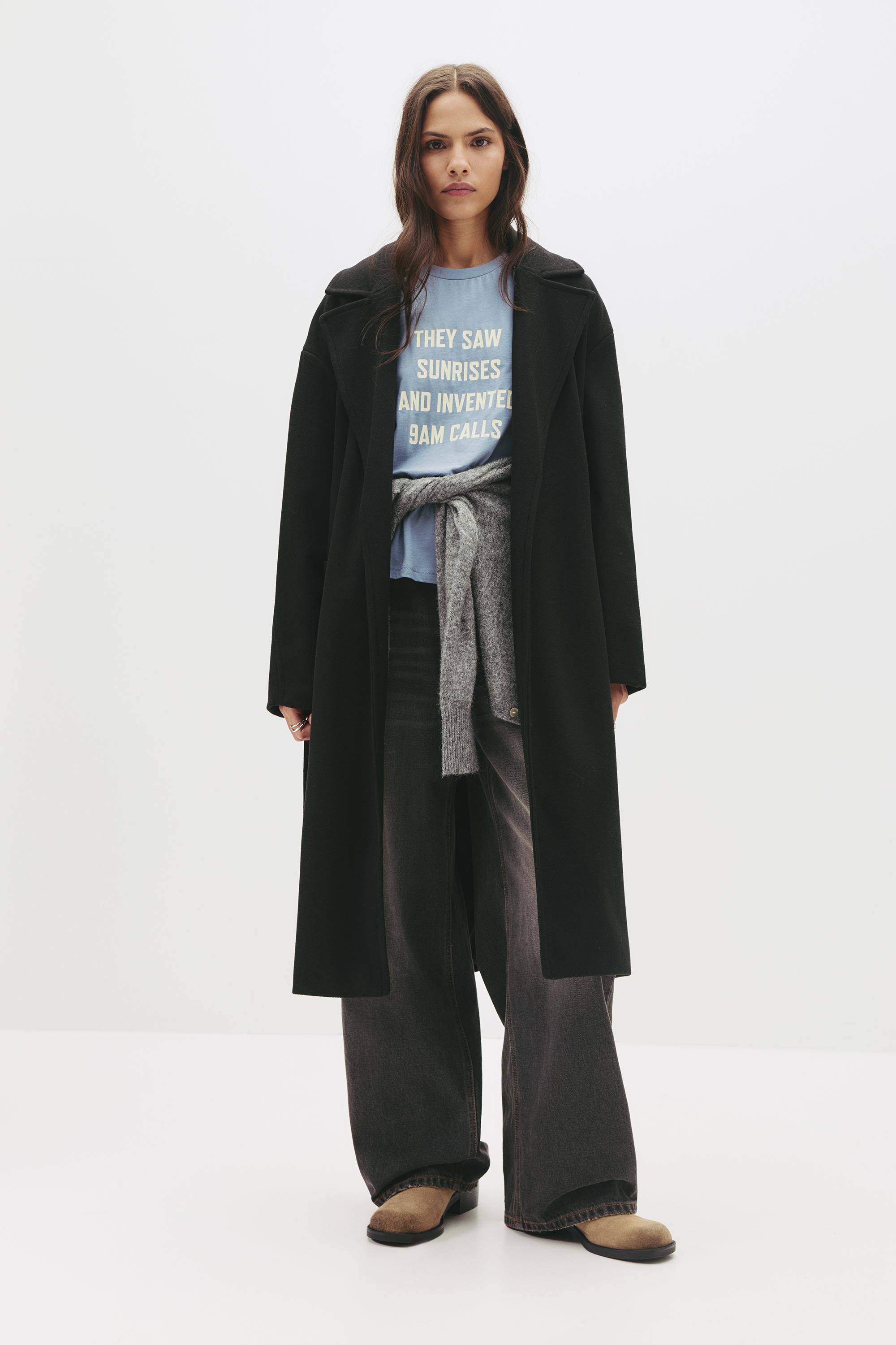 Langer Mantel Mit Gürtel