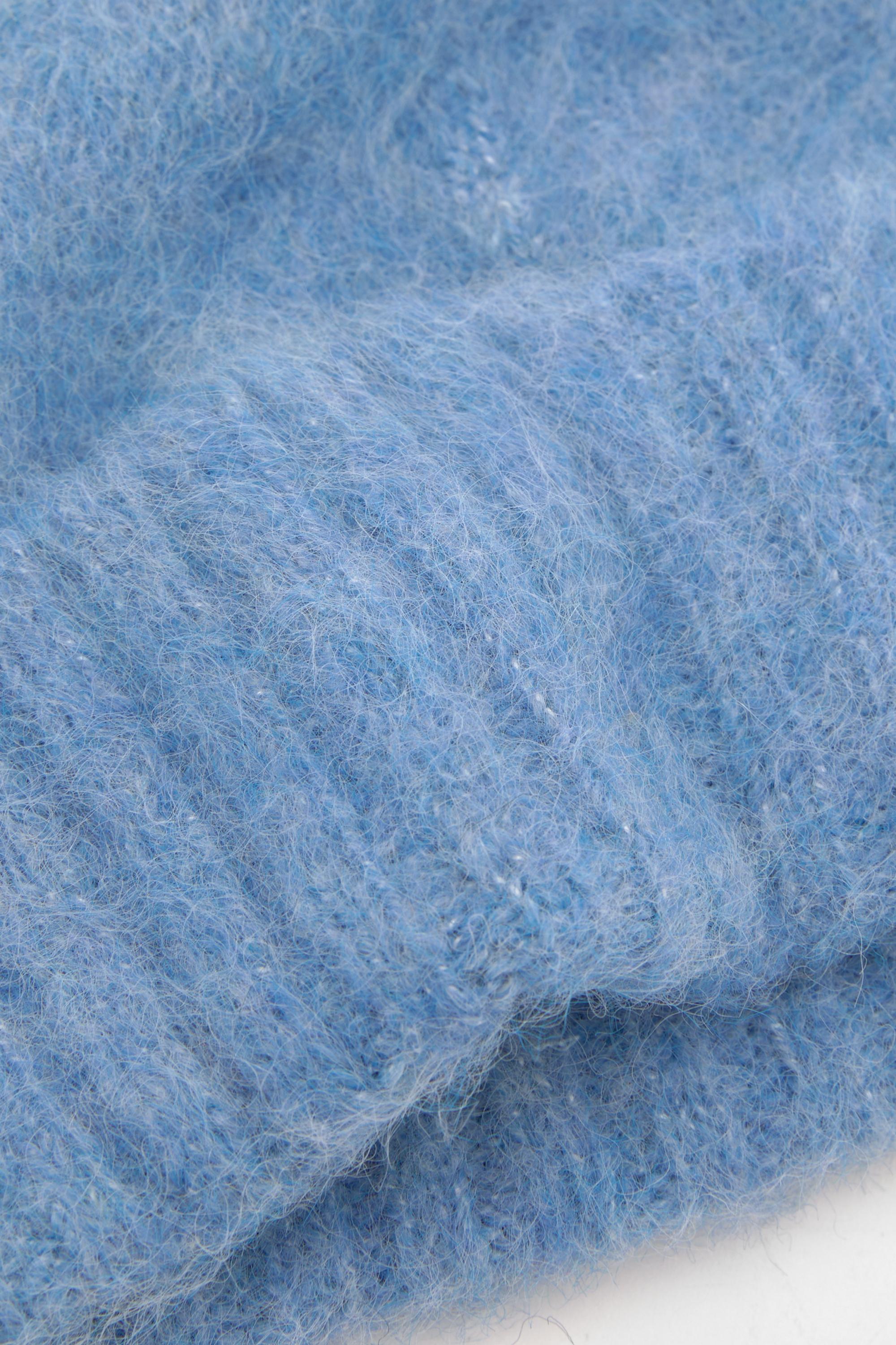 Short Knitted beanie — Pale blue