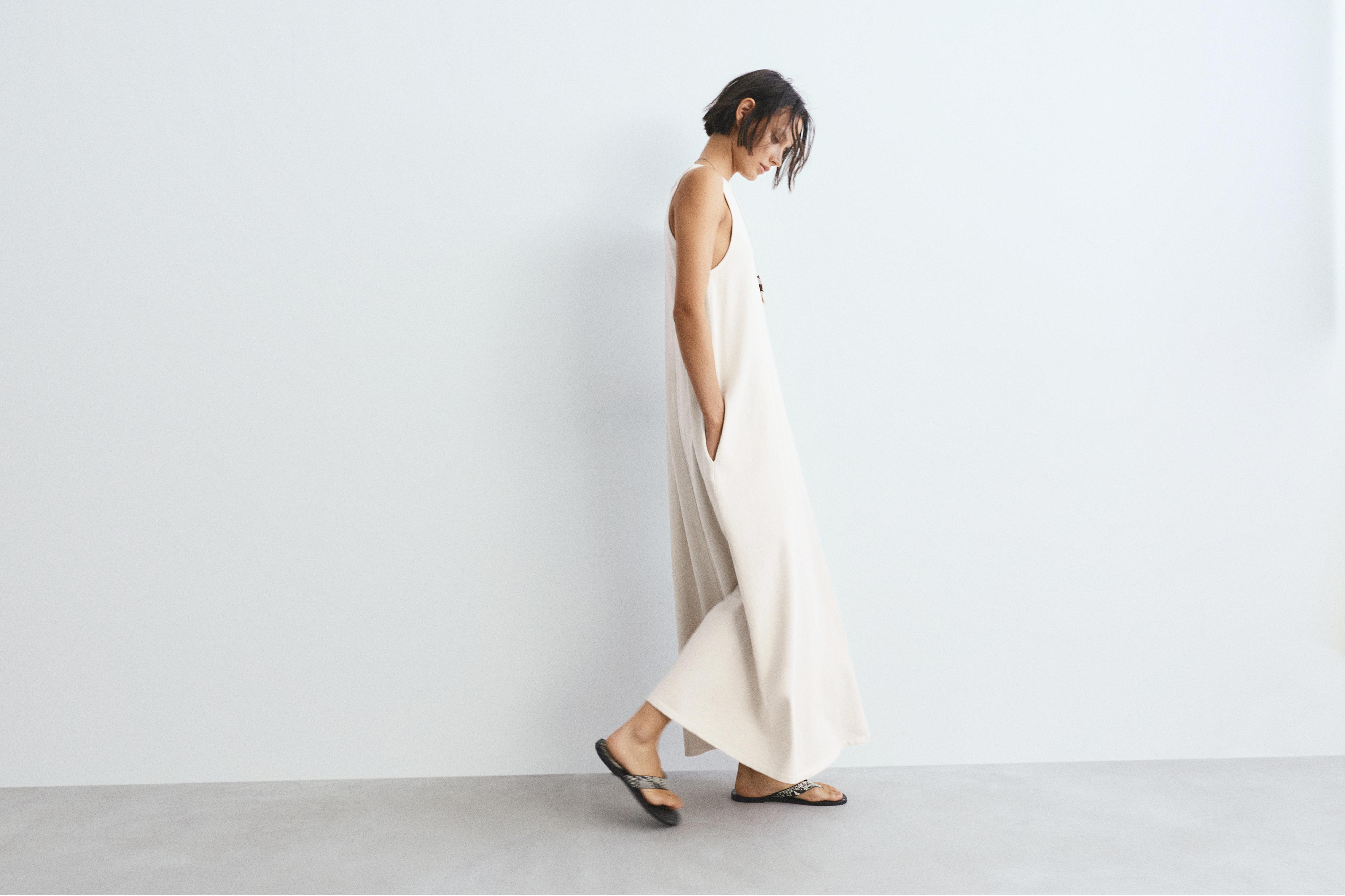 Long sleeveless dress — Light camel