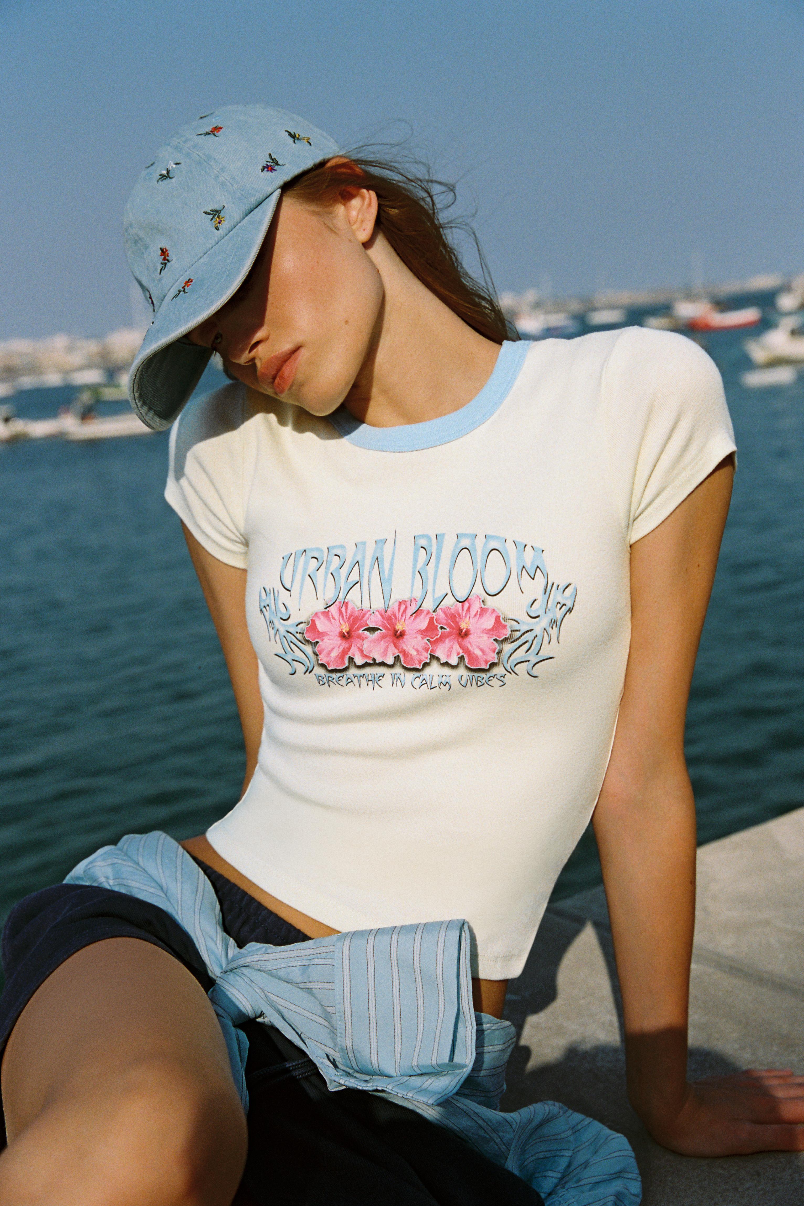 Floral graphic T-shirt — Pale yellow