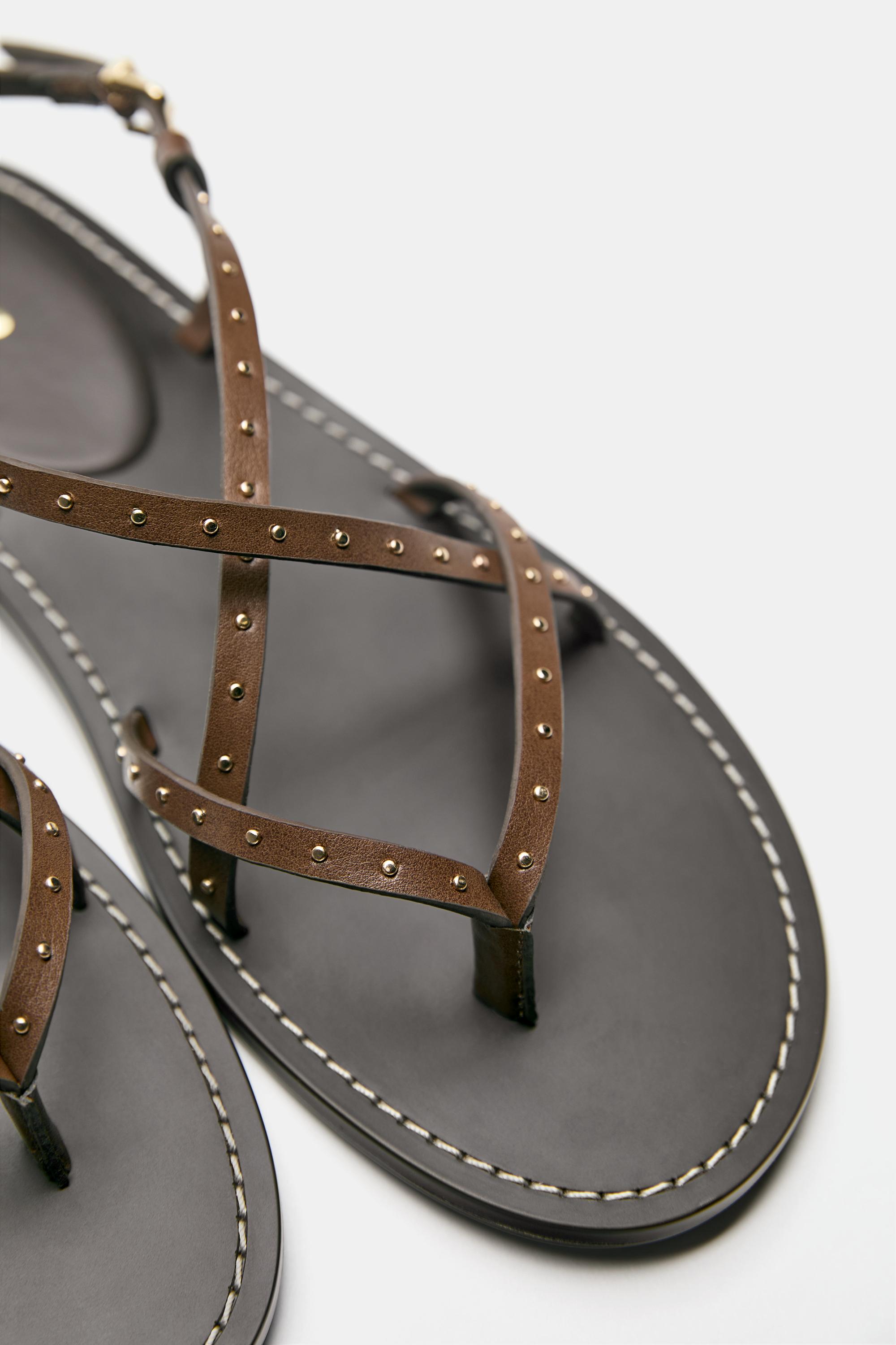 Flat studded sandals — Brown