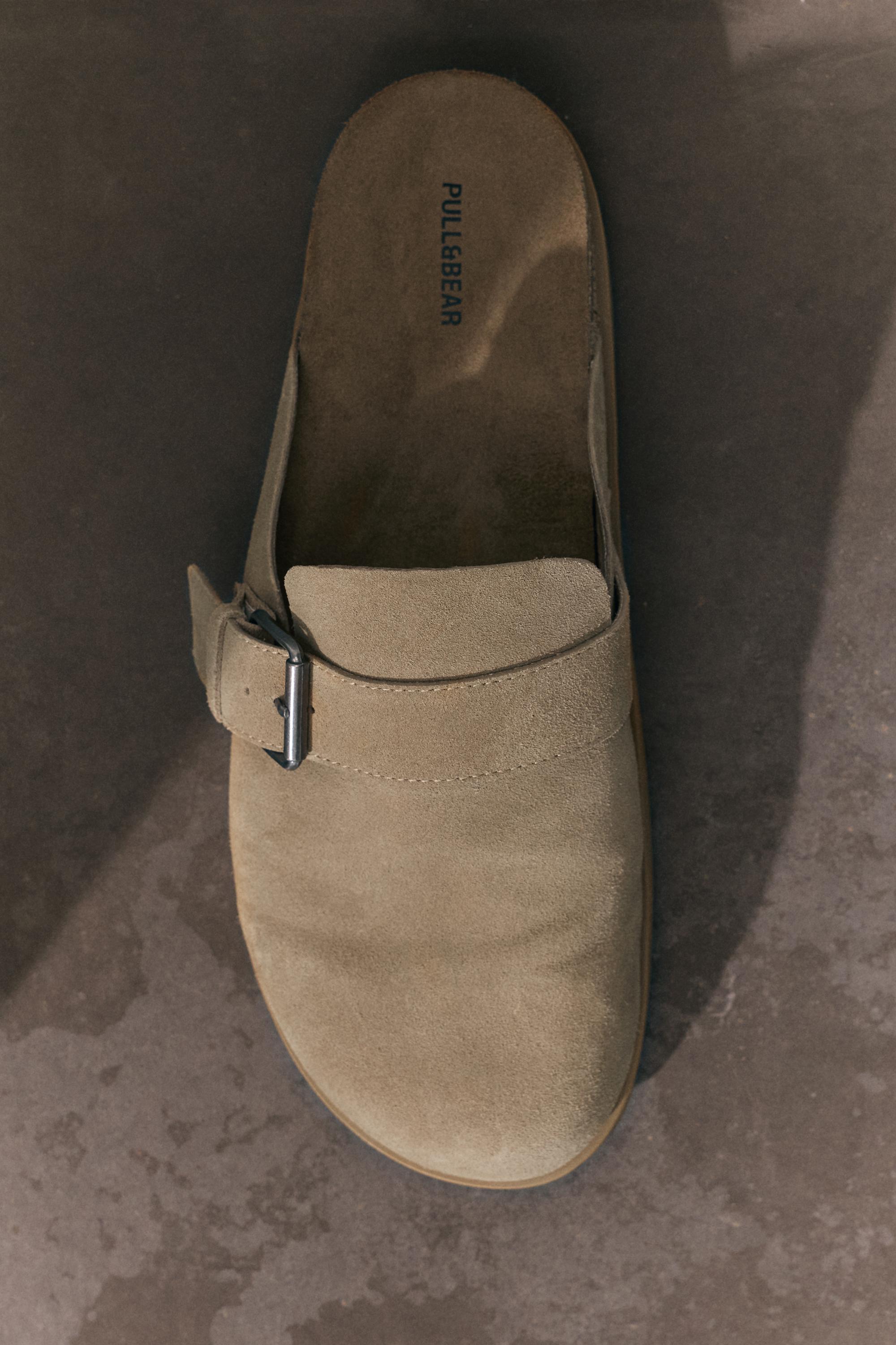 Leather buckle clogs — Ecru