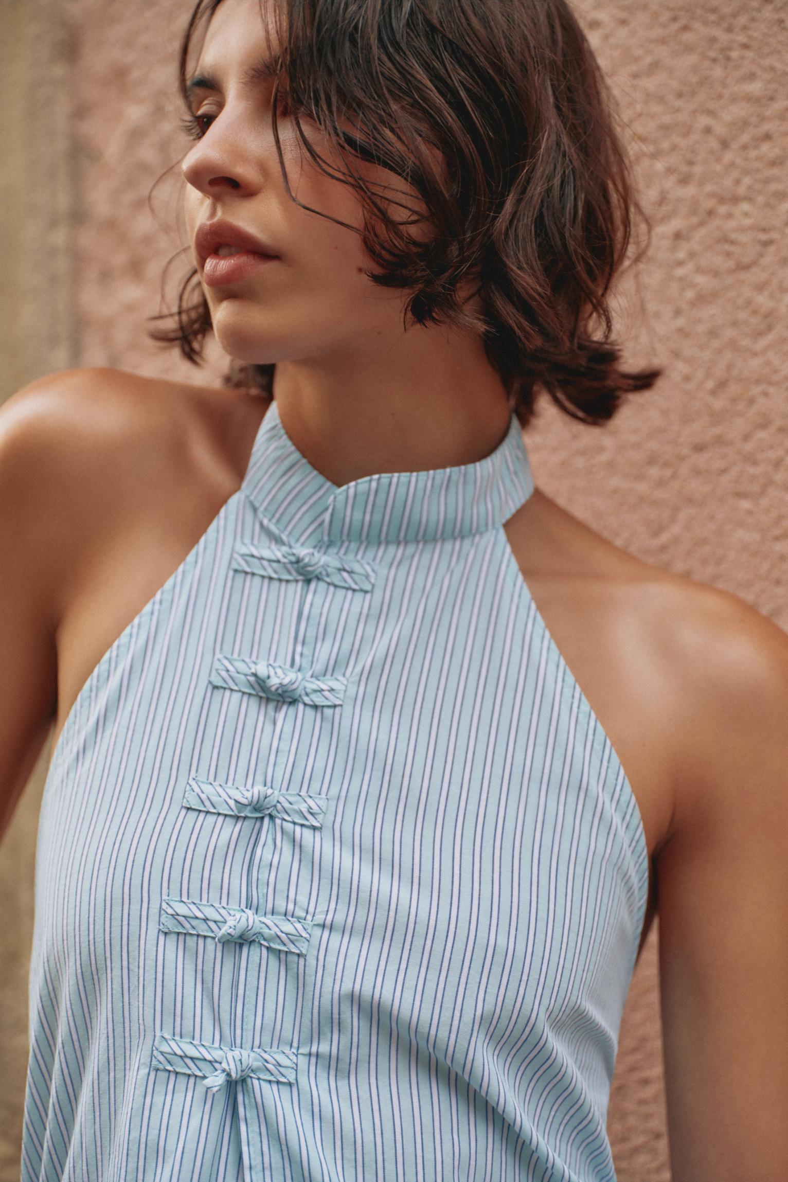 Top Halter A Righe Con Alamari