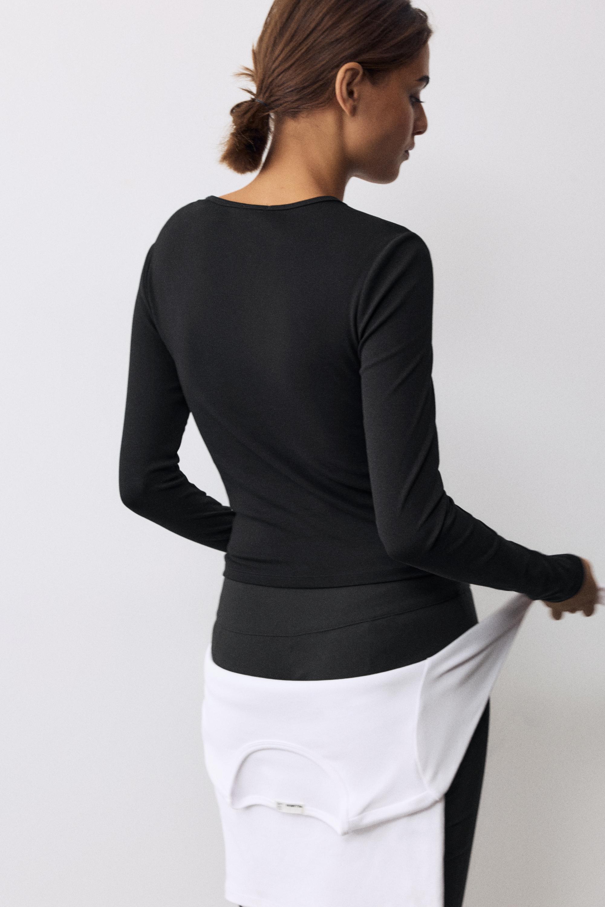 Fitted long sleeve T-shirt — Black