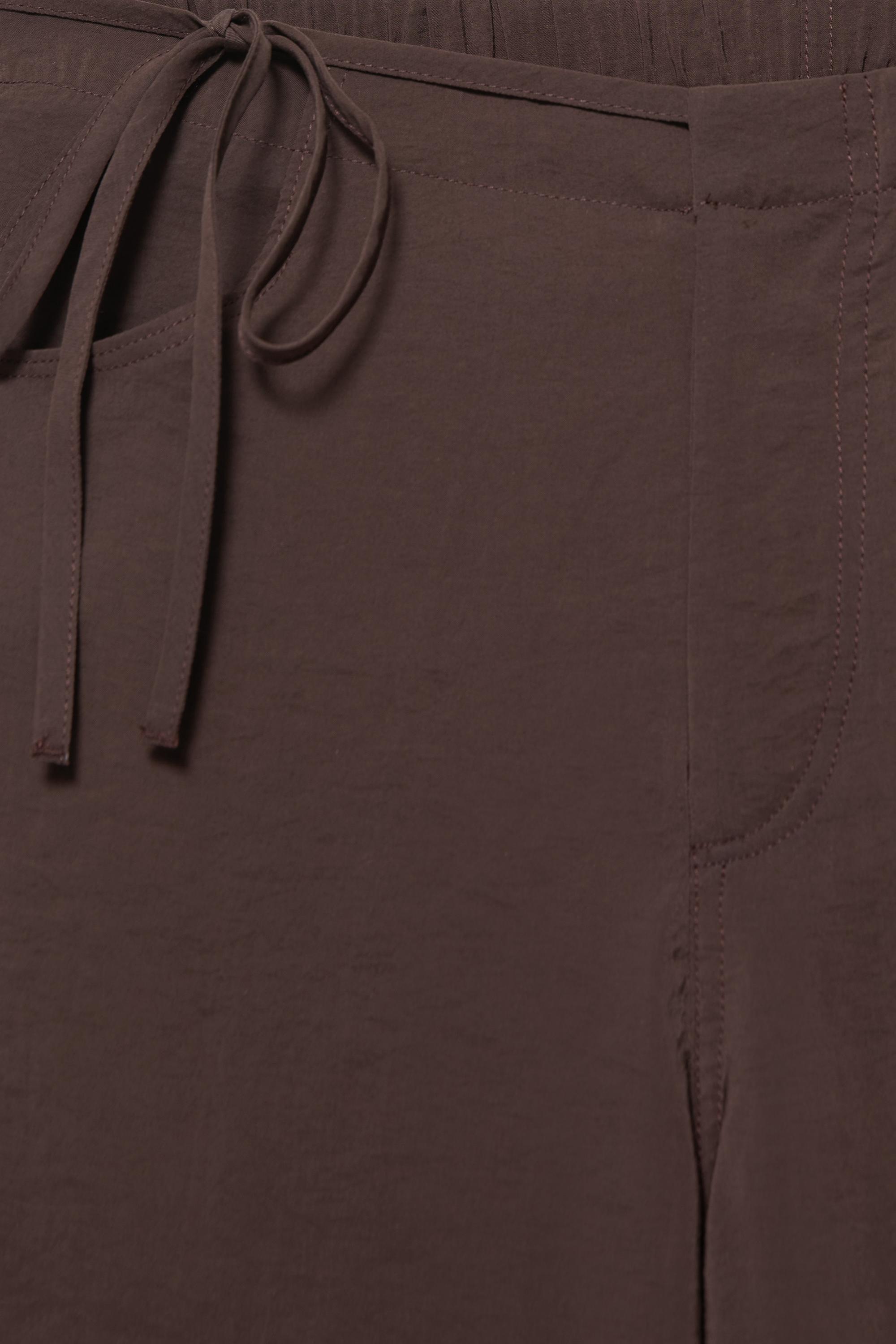 Drawstring flowing trousers