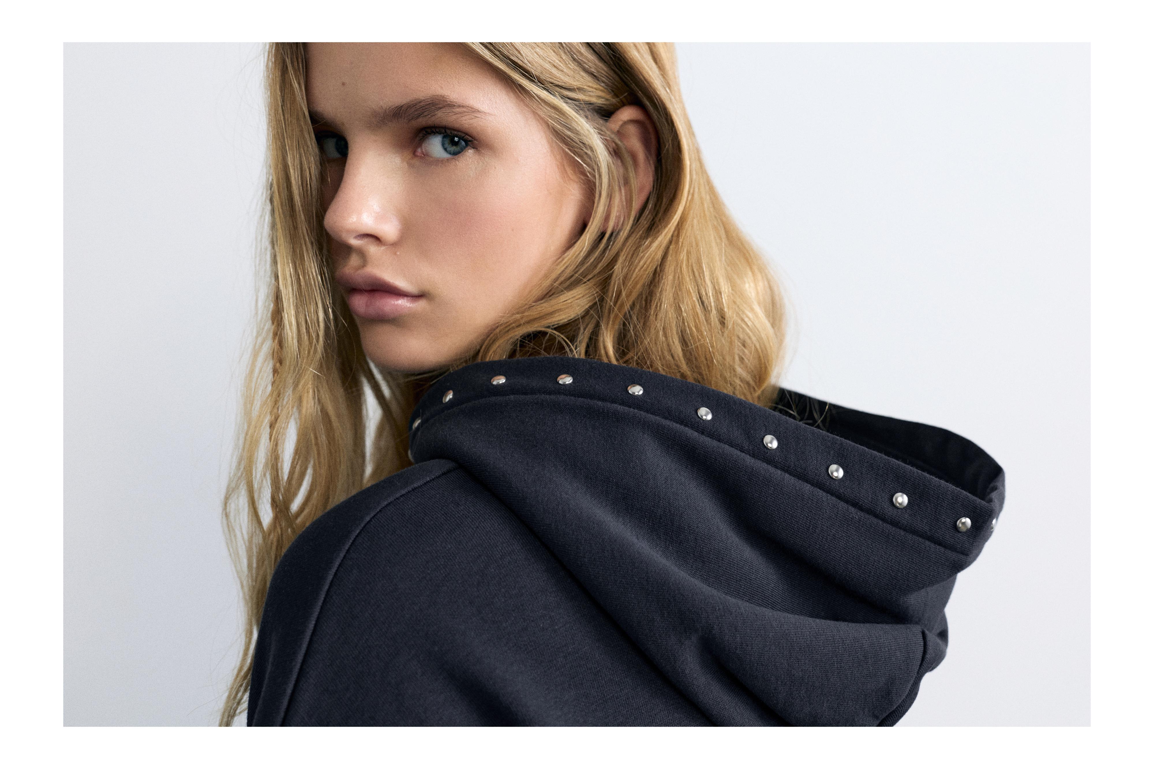 Studded hoodie — Dark grey