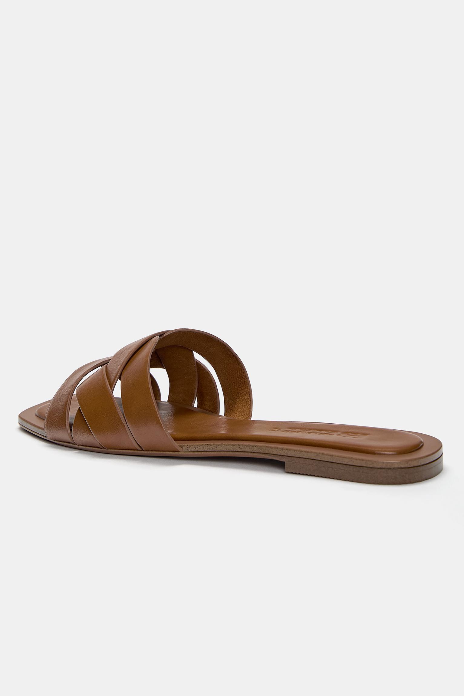 Flat strap sandals — Brown