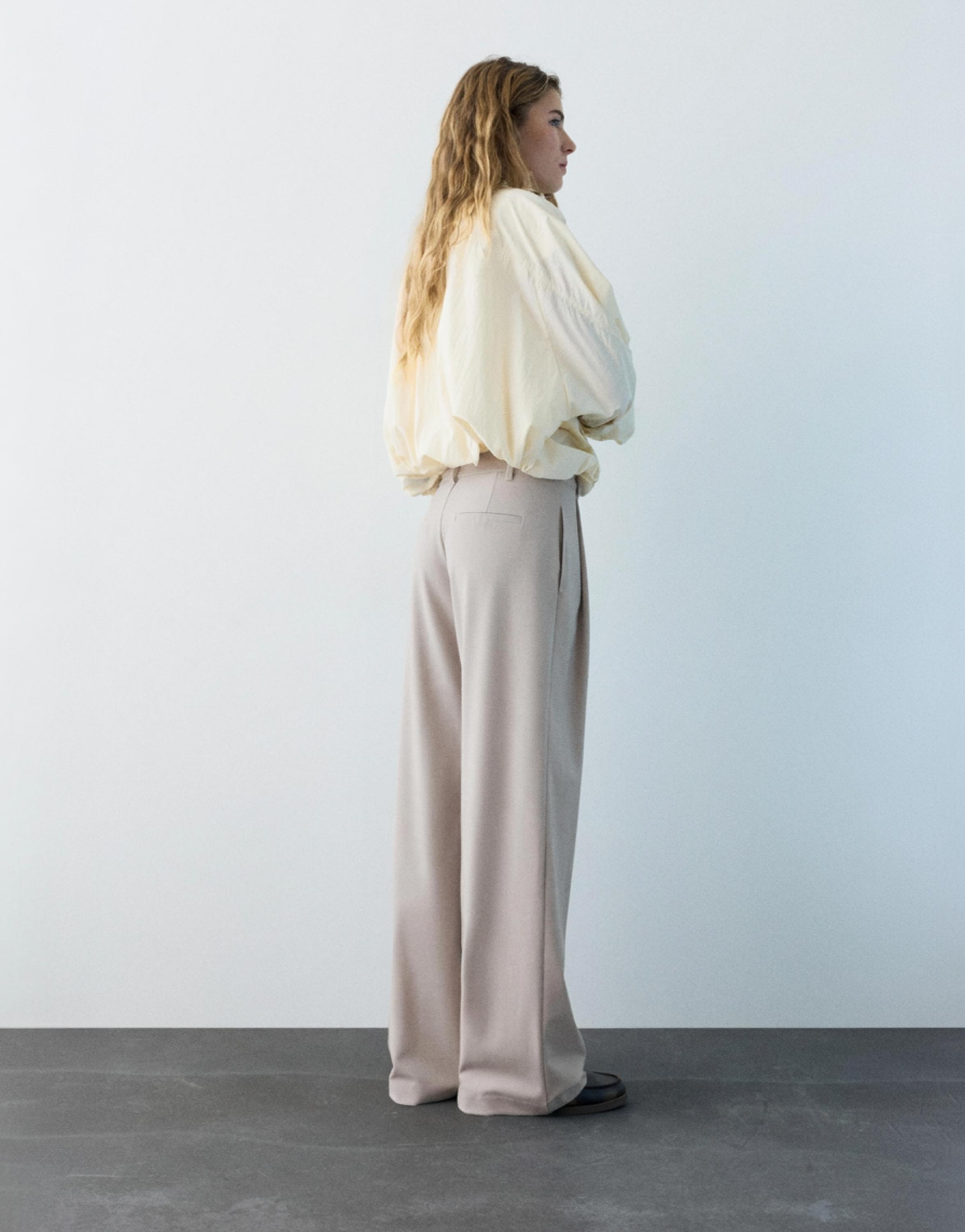 Darted smart trousers — Ecru