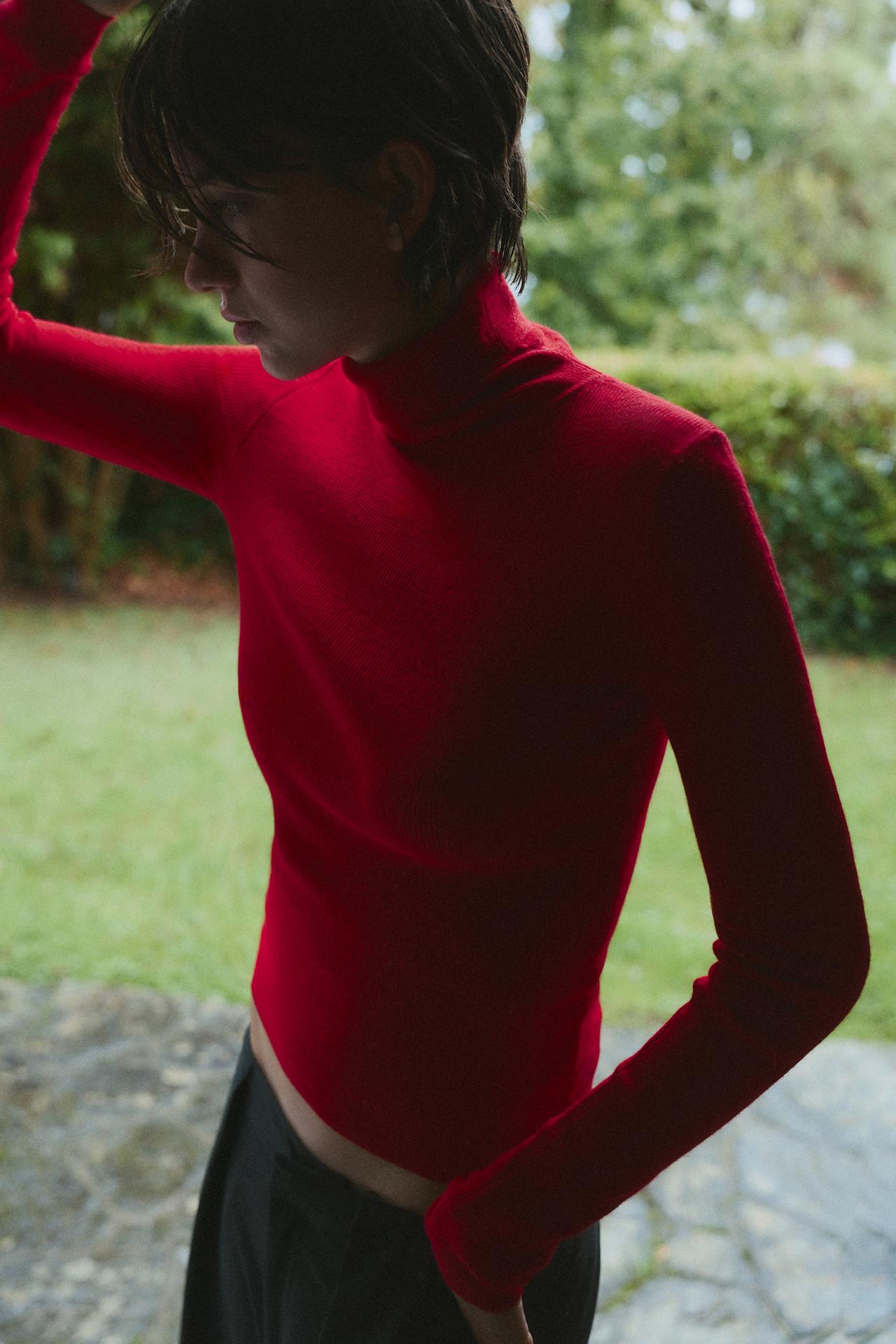 Red high neck jumper — Red