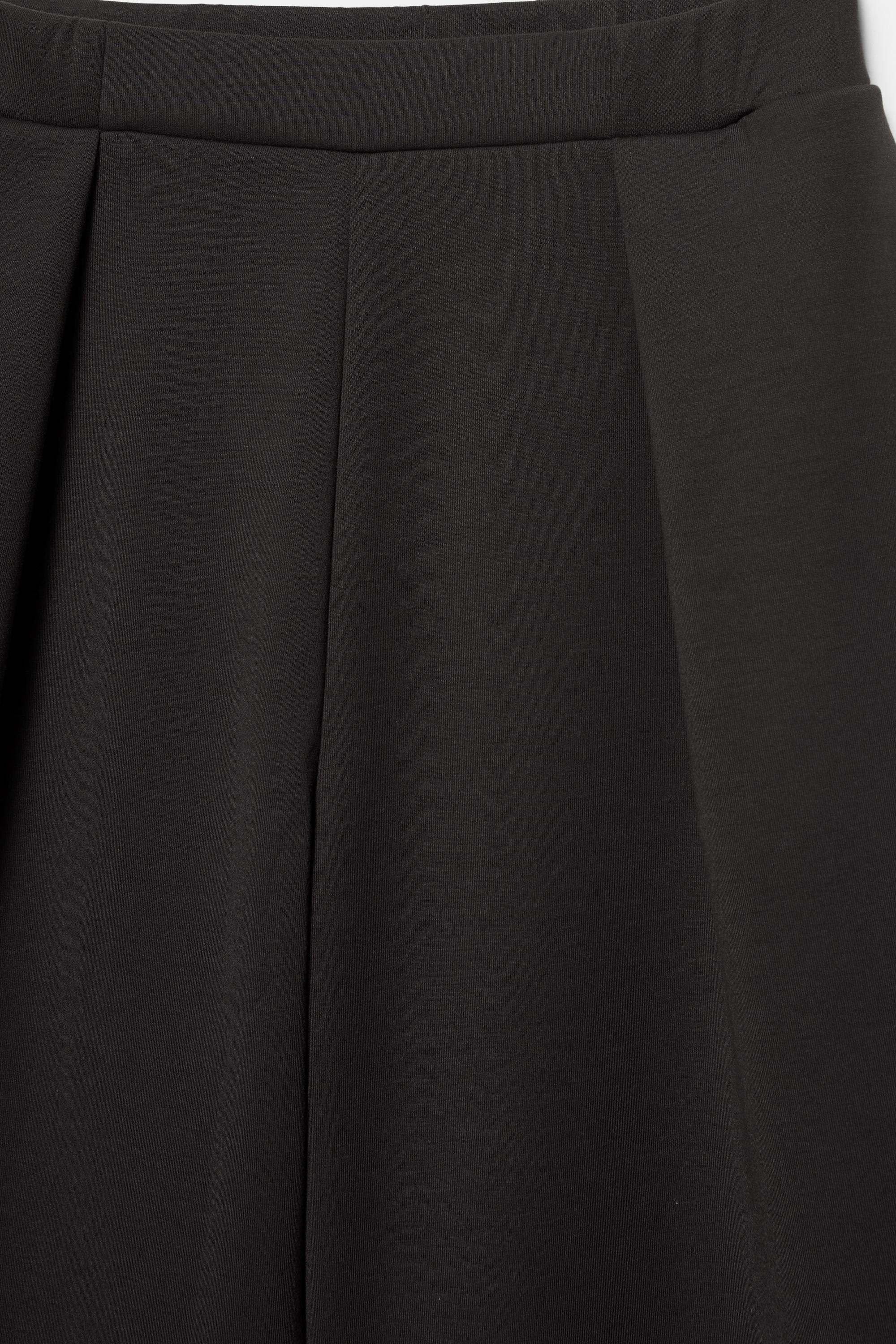 Soft-touch wide-leg darted trousers — Anthracite grey