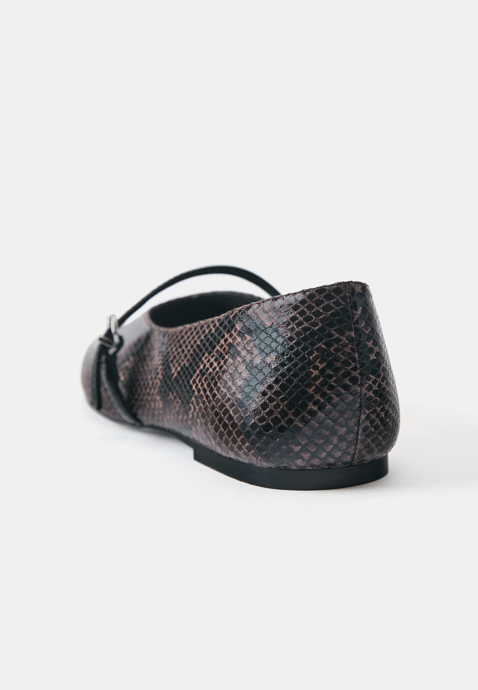 Snakeskin ballet flats — Brown