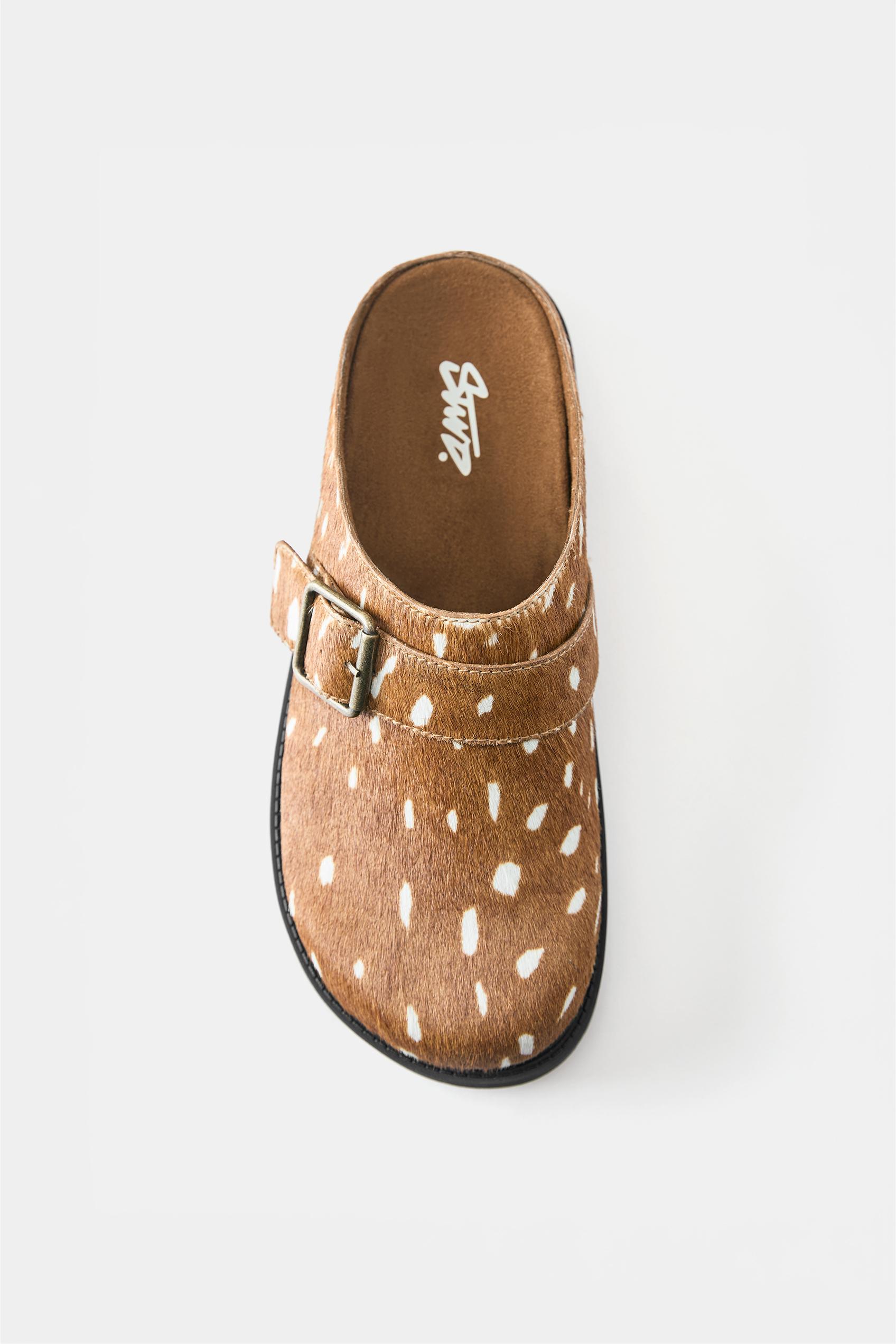 Leather buckle clogs — Brown