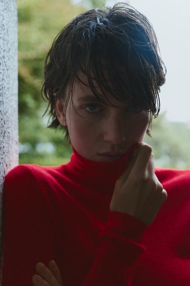 Red high neck jumper — Red 3