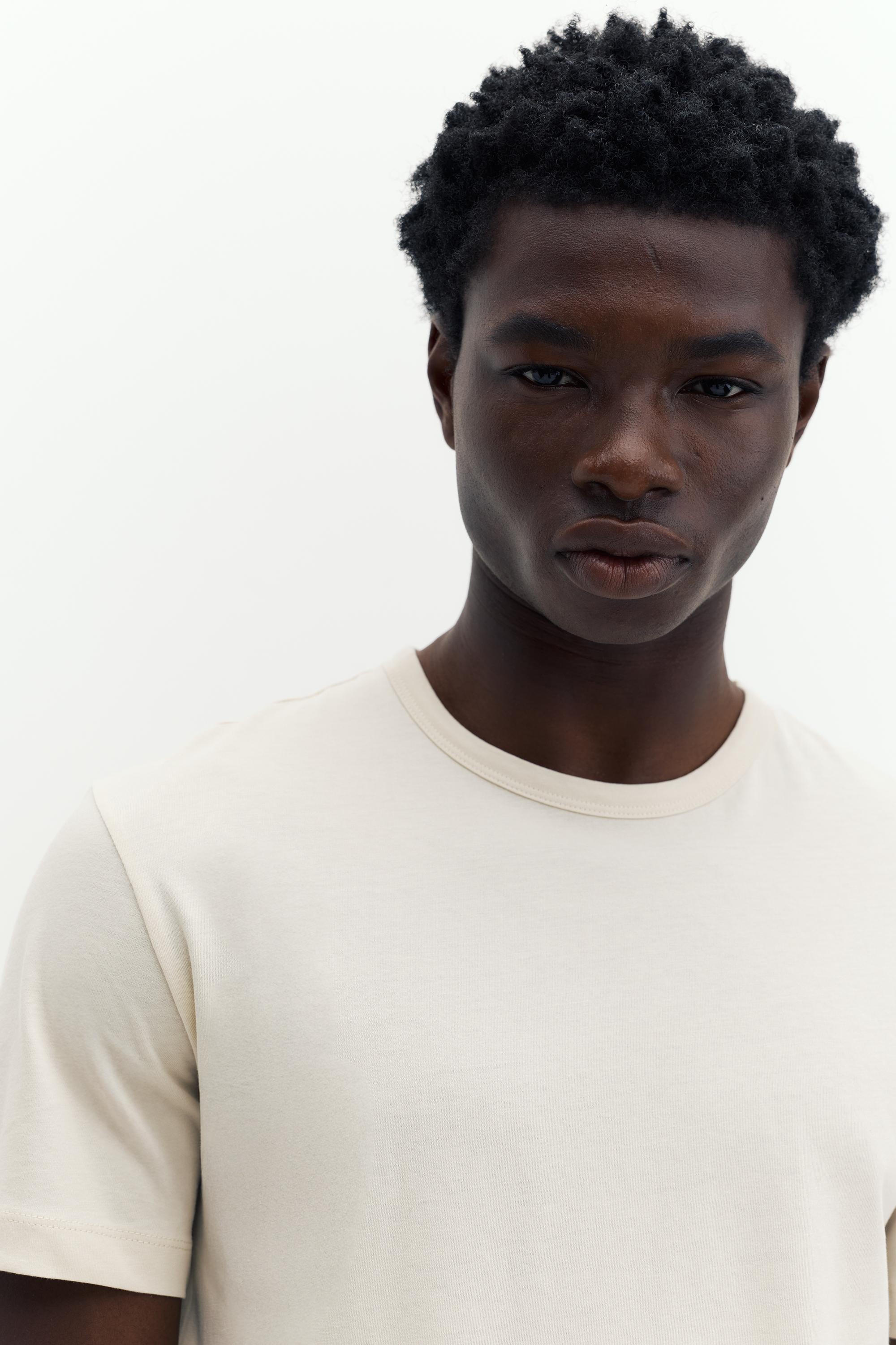 Slim fit basic T-shirt — Butter