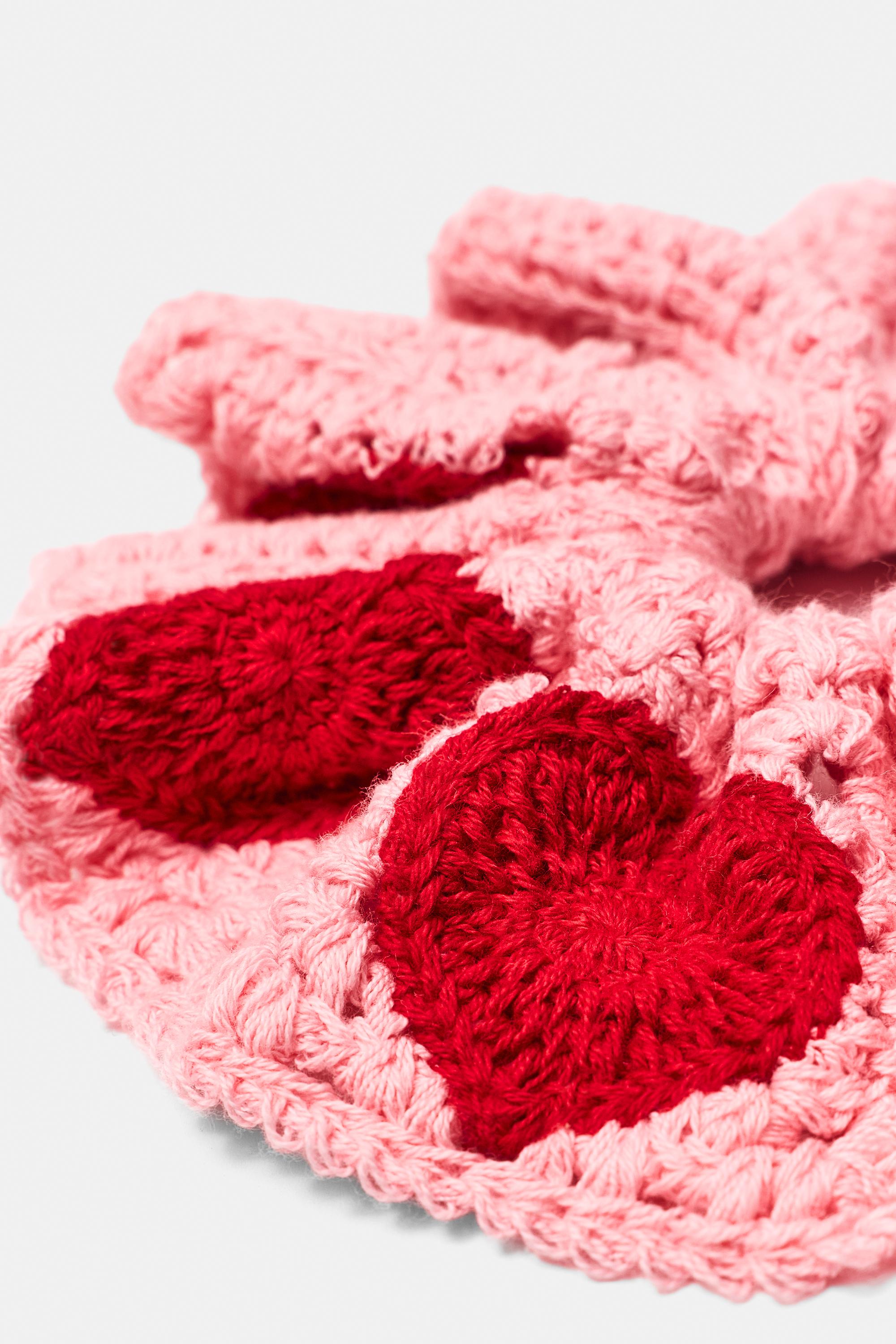 Crochet heart scrunchie — Pink