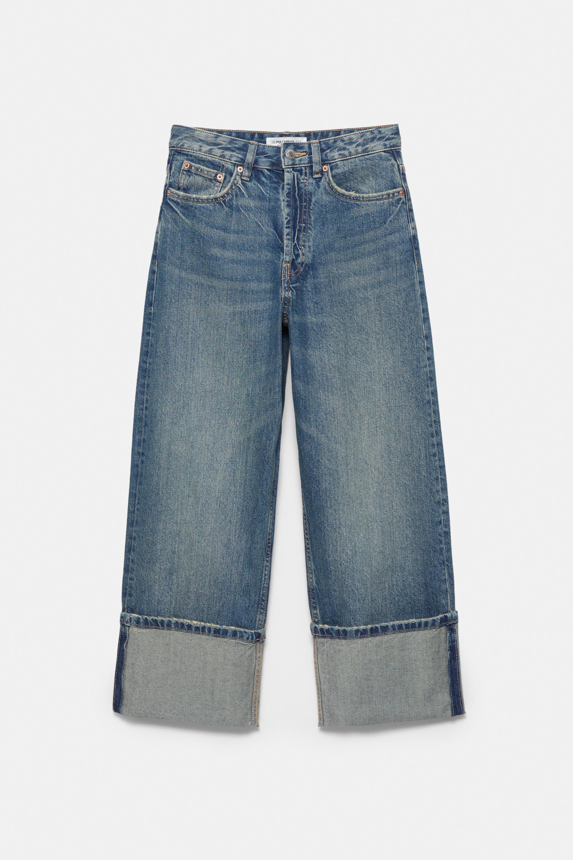 Loose straight-leg jeans with turn-up hems